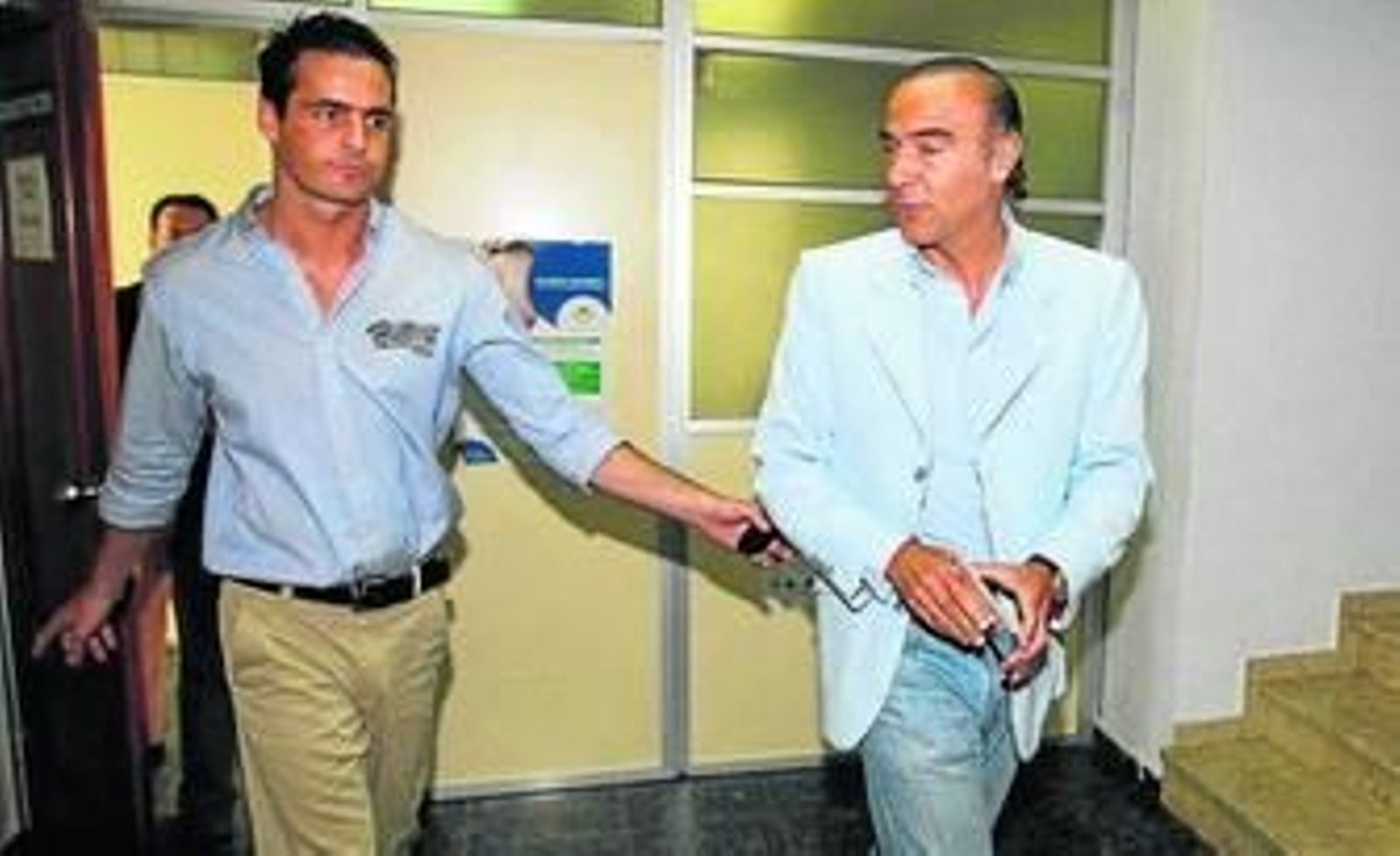 Luis Oliver, acompañado del director de comunicación, Andrés Gutiérrez.