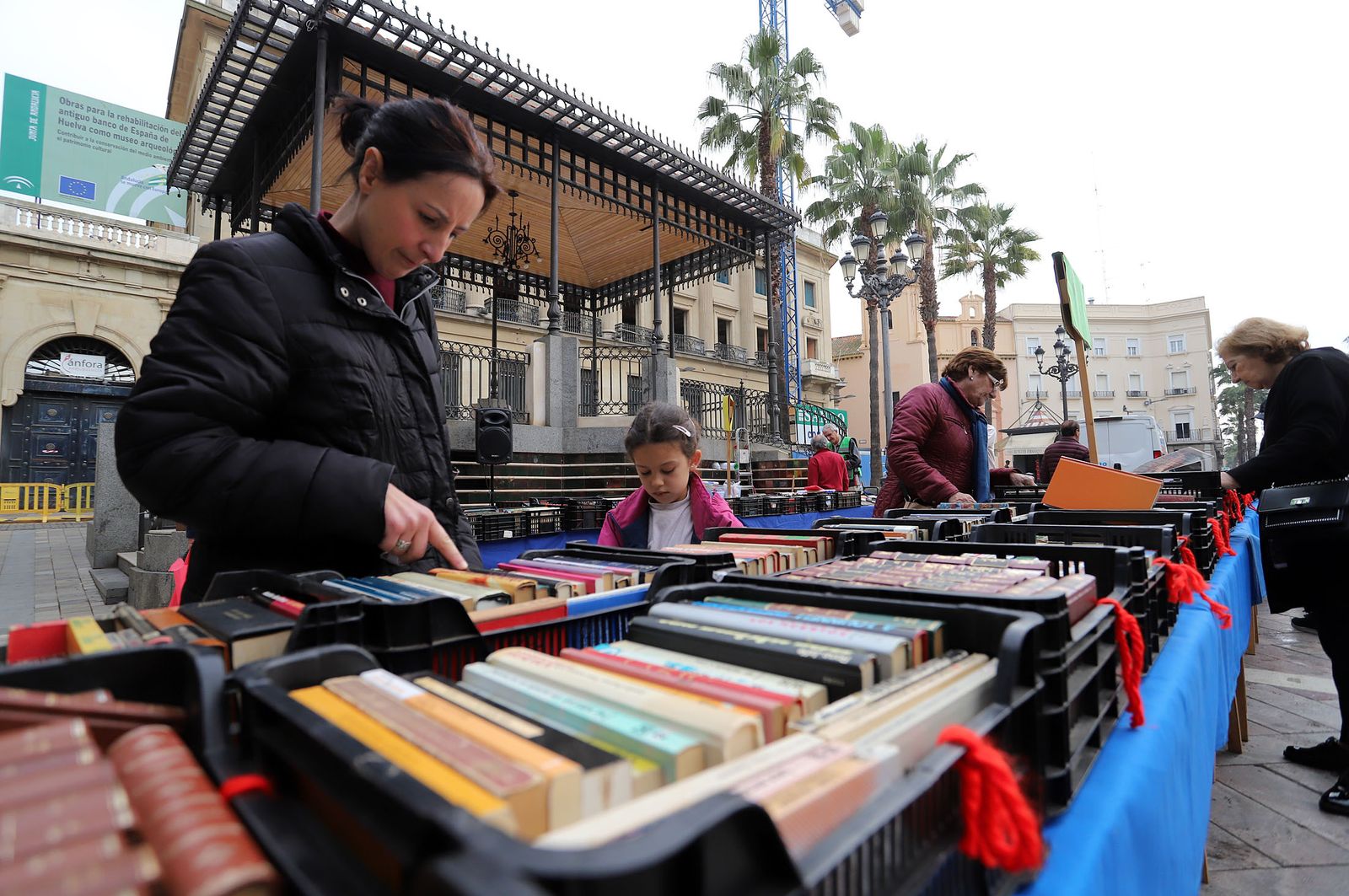 Regresa el mercadillo de libros de Ayre Solidario a la plaza de las Monjas