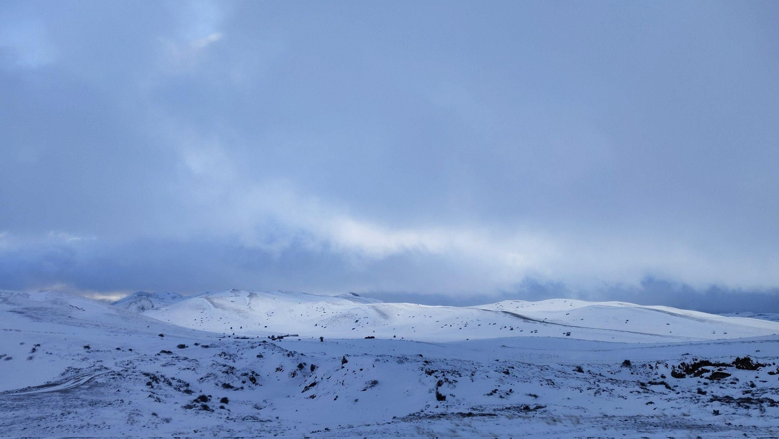 La nieve llega hasta las zonas más altas de la sierra jiennense, en imágenes
