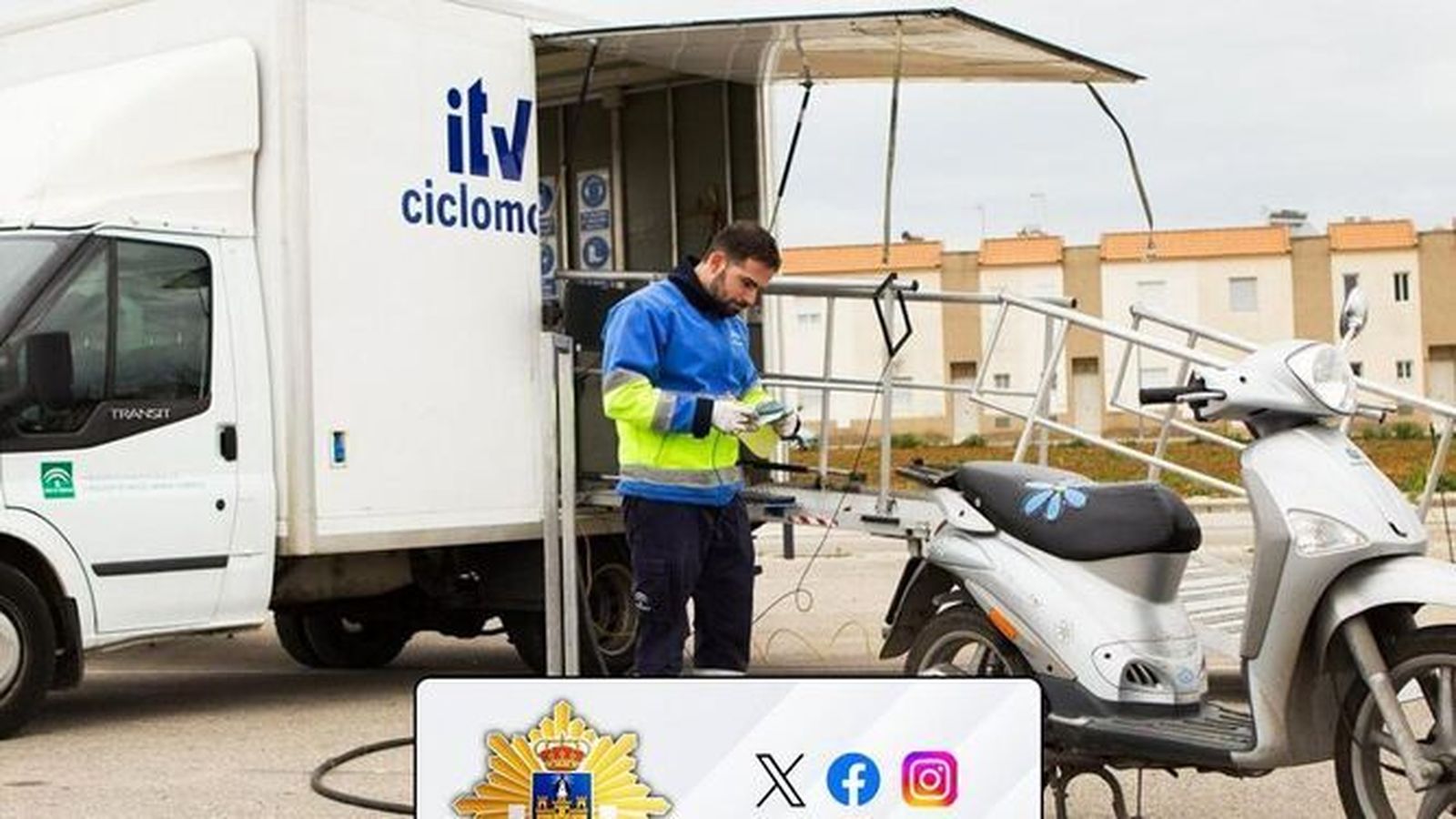 Un puesto móvil para el paso de la ITV de ciclomotores.