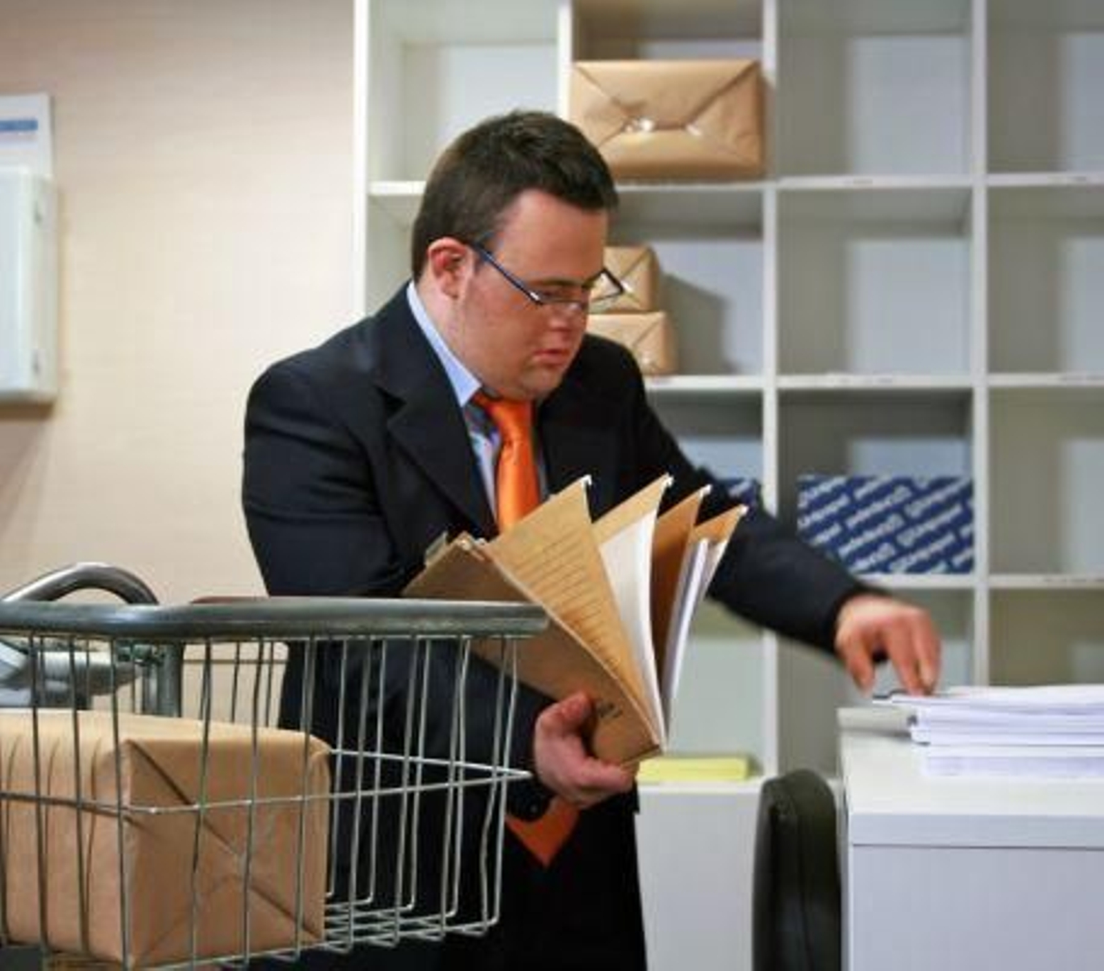 Empleado a través del Grupo SIFU.