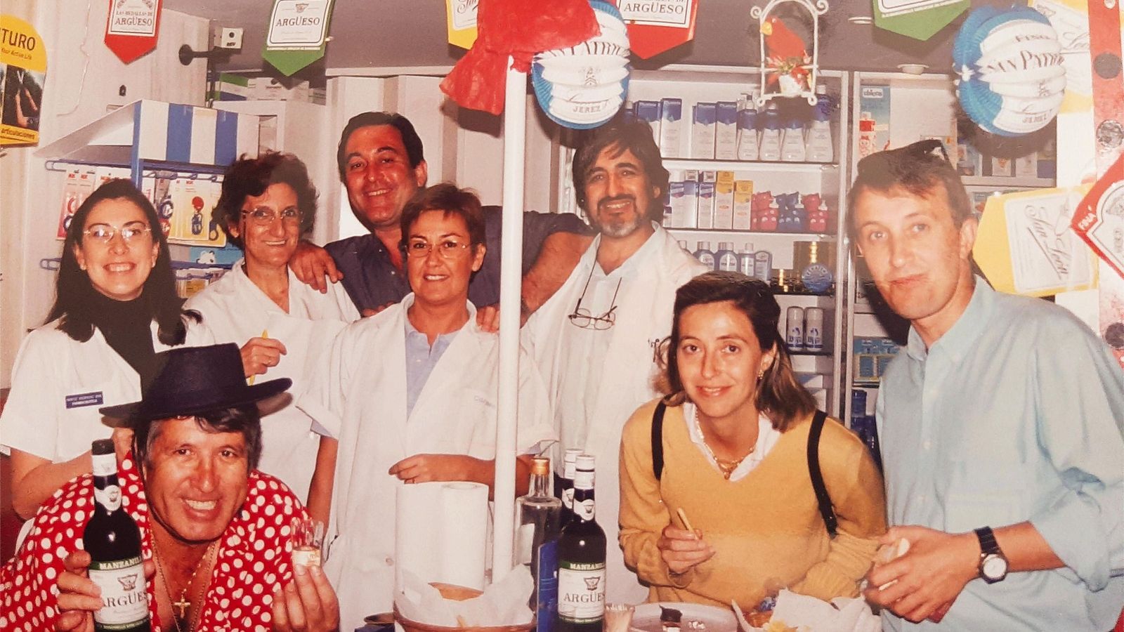 De feria en la farmacia.