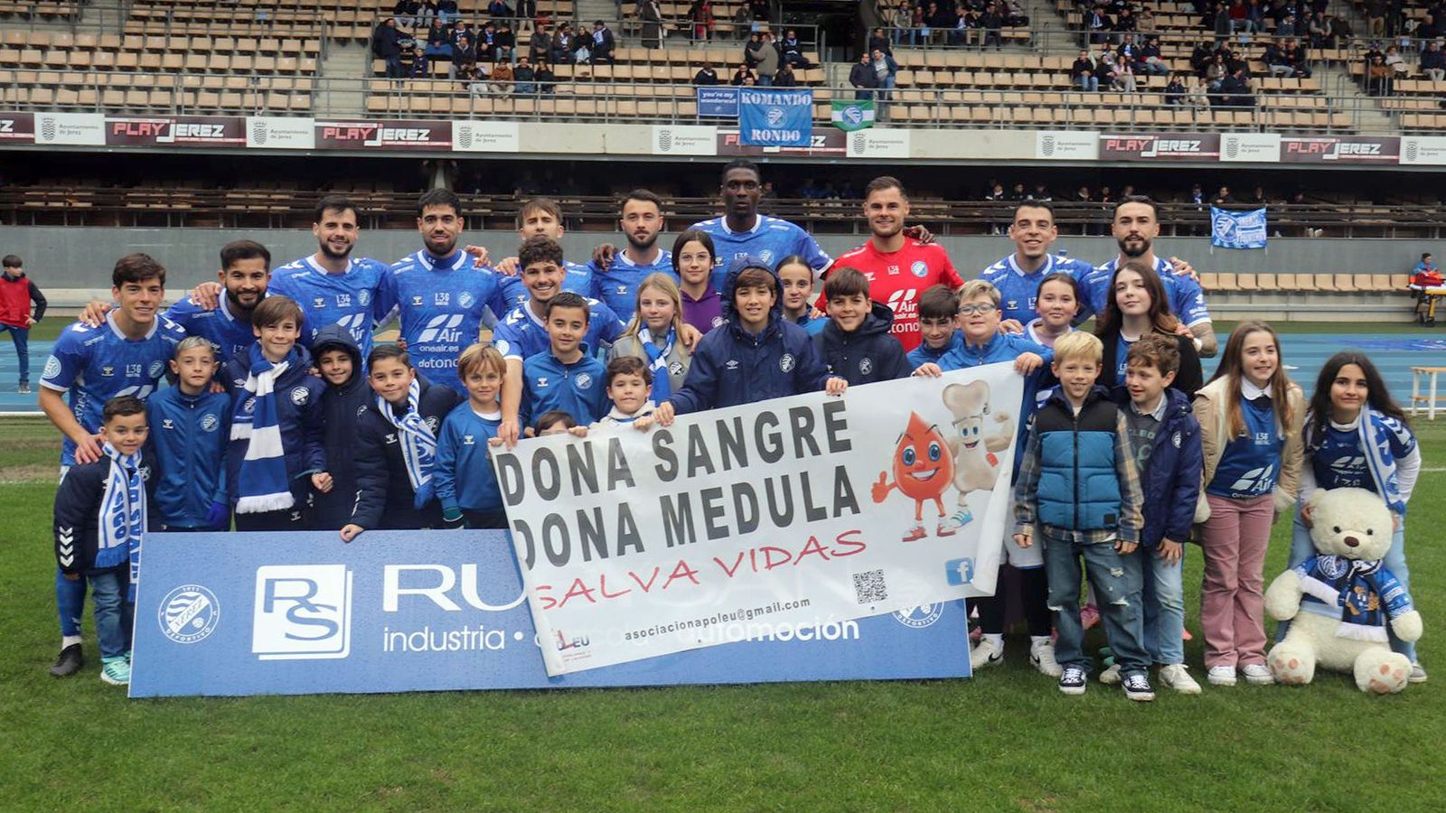 Imágenes del Xerez DFC contra el UCAM Murcia CF en Chapín