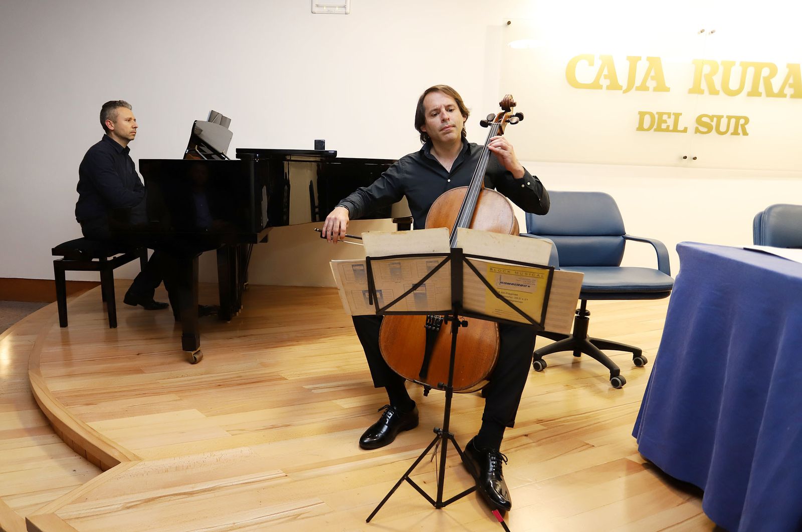 Imágenes de la presentación de la Guía de Semana Santa de Huelva Información