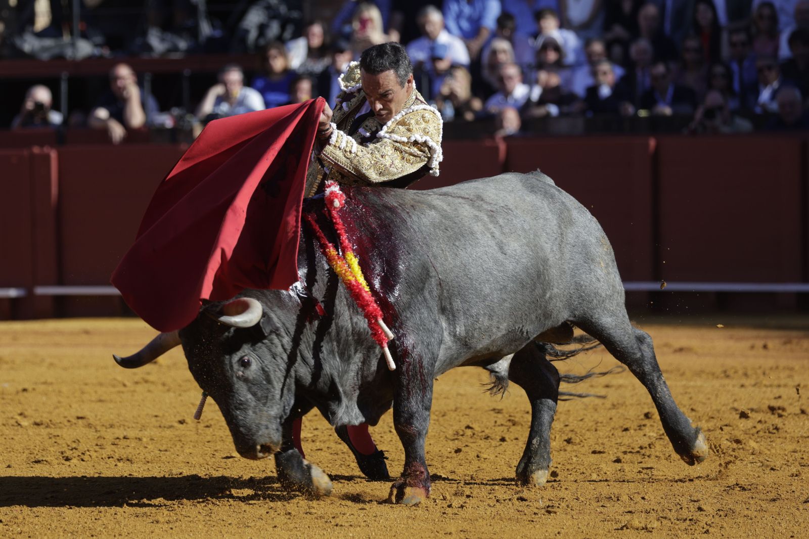 Las imágenes de la corrida de los Victorinos en la Maestranza de Sevilla