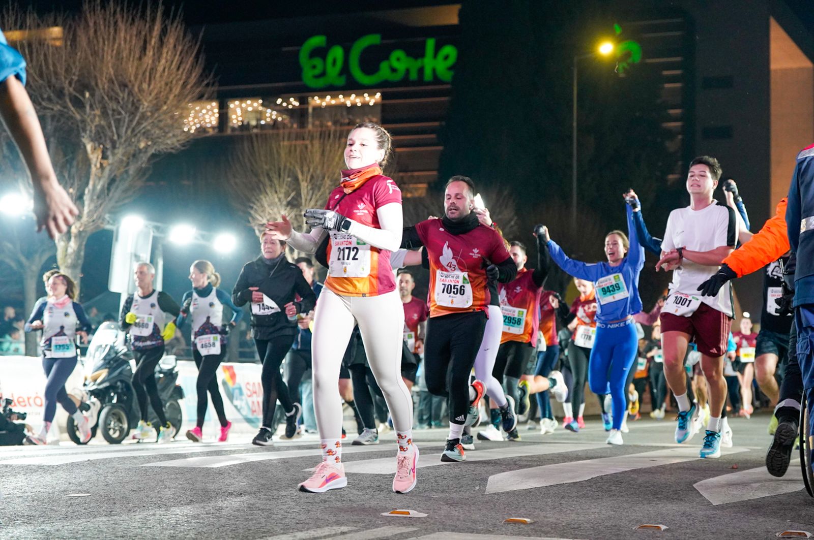 En imágenes: búscate en tu llegada a meta de la Carrera de San Antón 2026 (16)