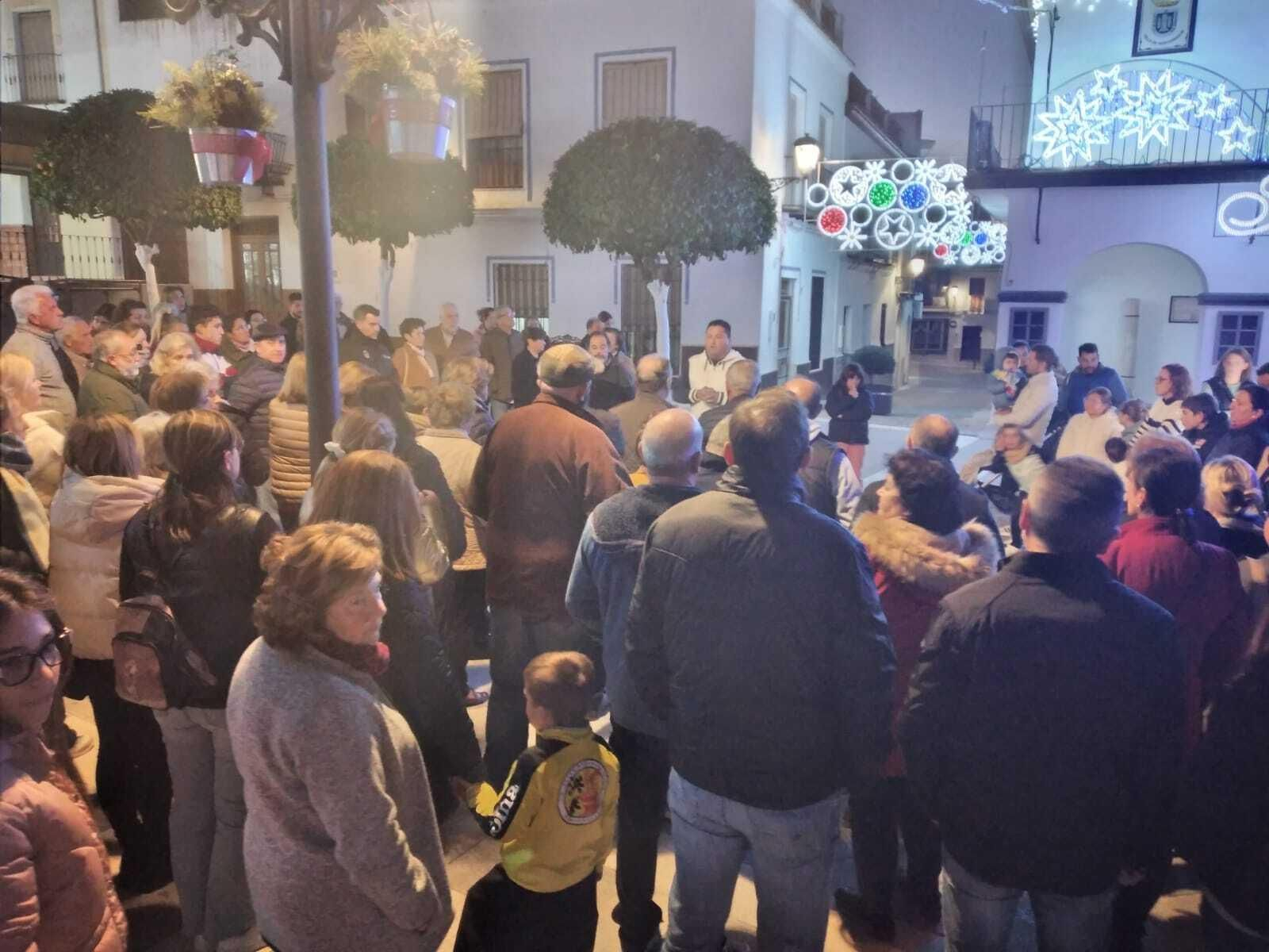 El alcalde de Montemayor se dirige a los vecinos.