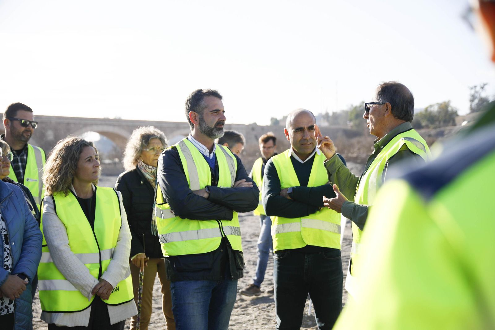 Las imágenes de la visita las obras de restauración hidrogeomorfológica y de naturalización del cauce del río Andarax, en Rioja