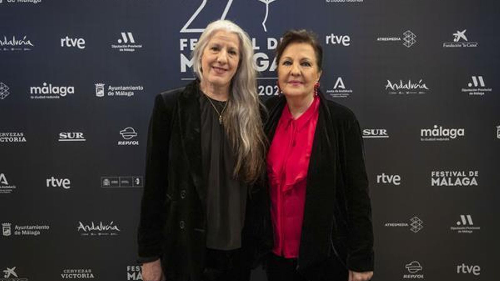 María Pagés y Carmen Linares, en el estreno del documental en Málaga.