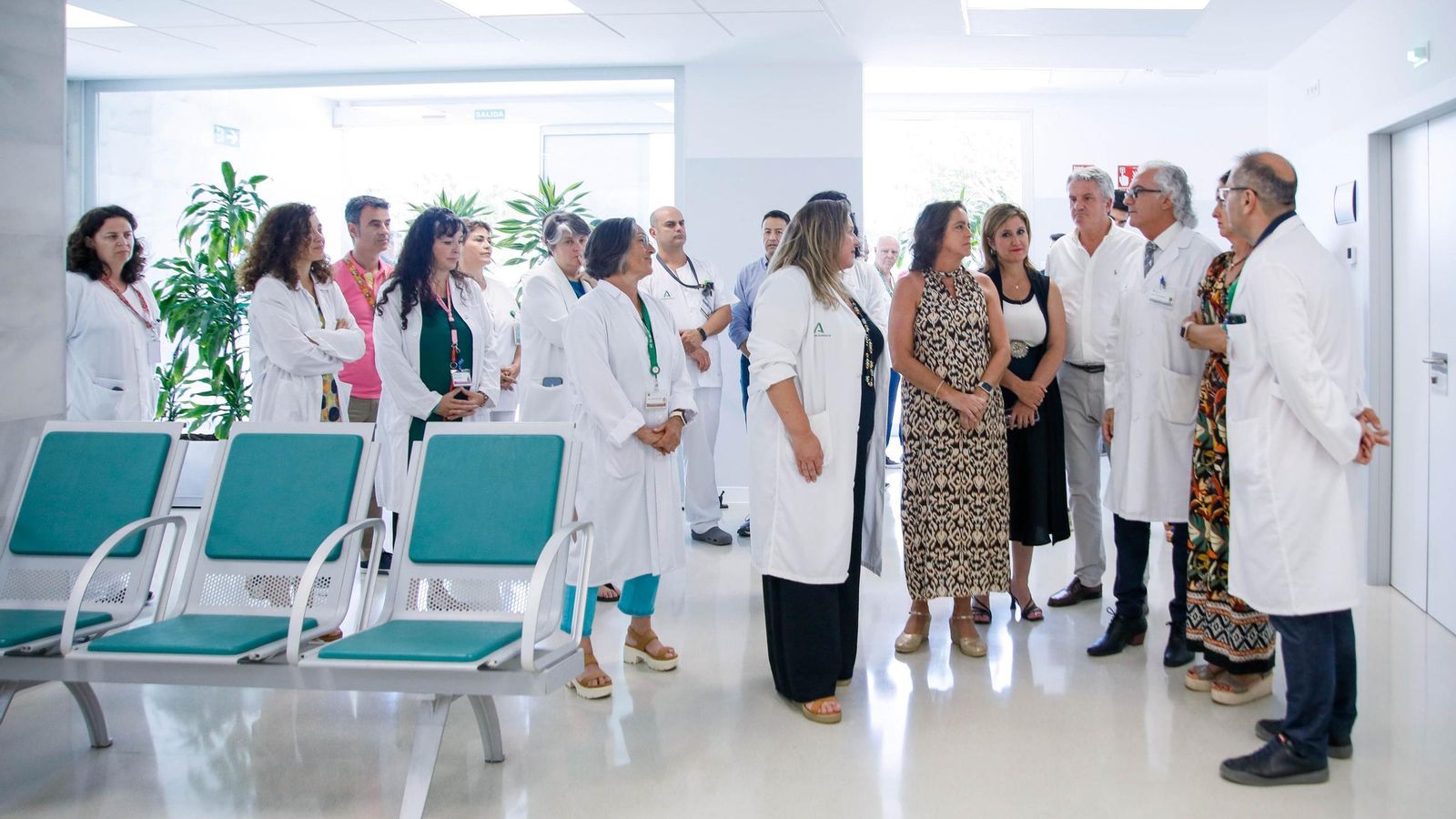 La titular de la Consejería de Salud visita el Hospital El Toyo donde se ponen en marcha las nuevas consultas de Salud Mental