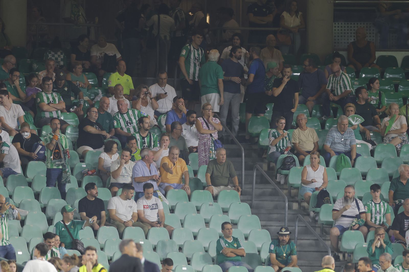 Búscate en las fotos del Betis-Valencia