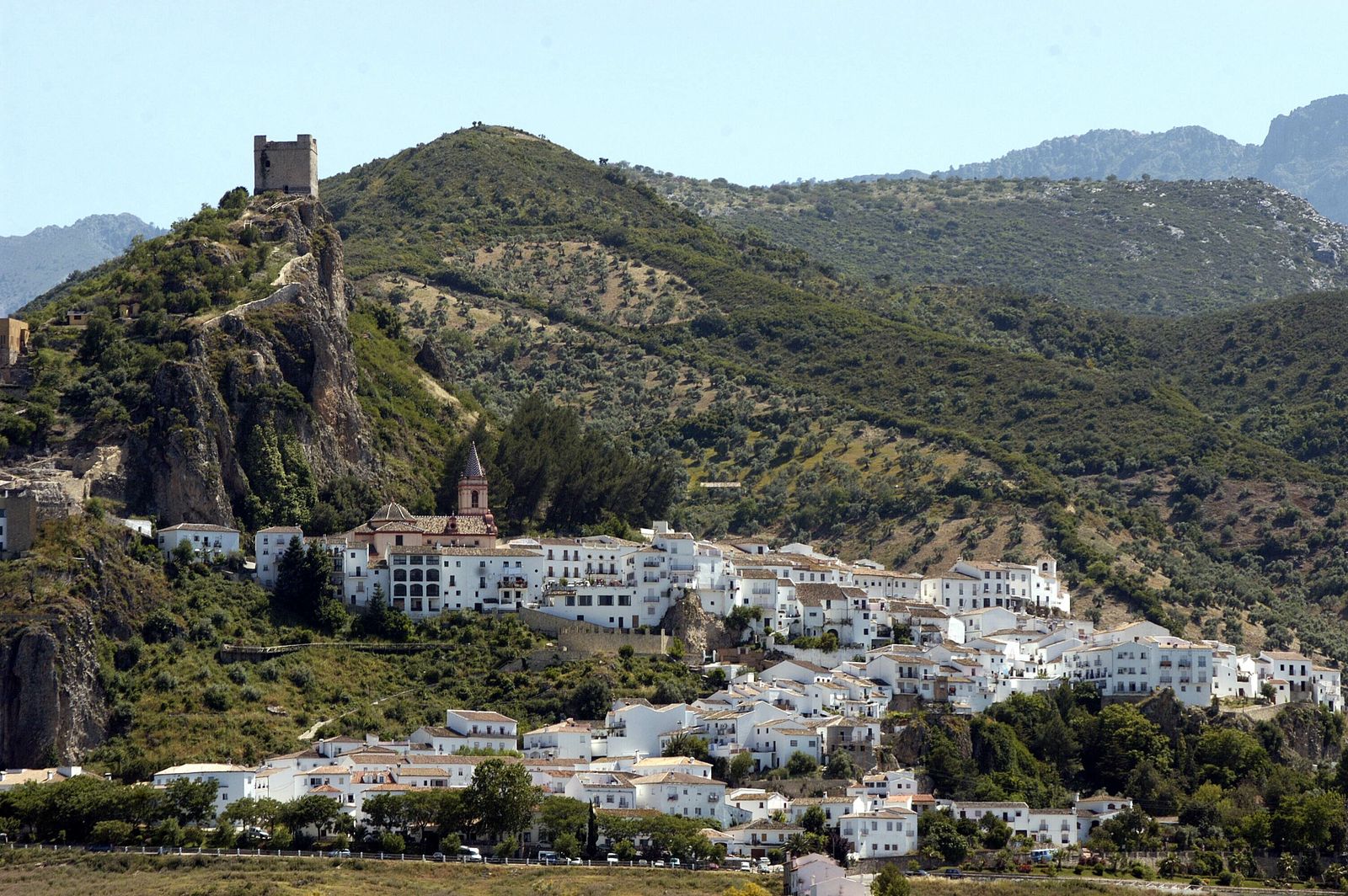 Grazalema, Setenil y Zahara de la Sierra, entre los 10 pueblos más bonitos de España.