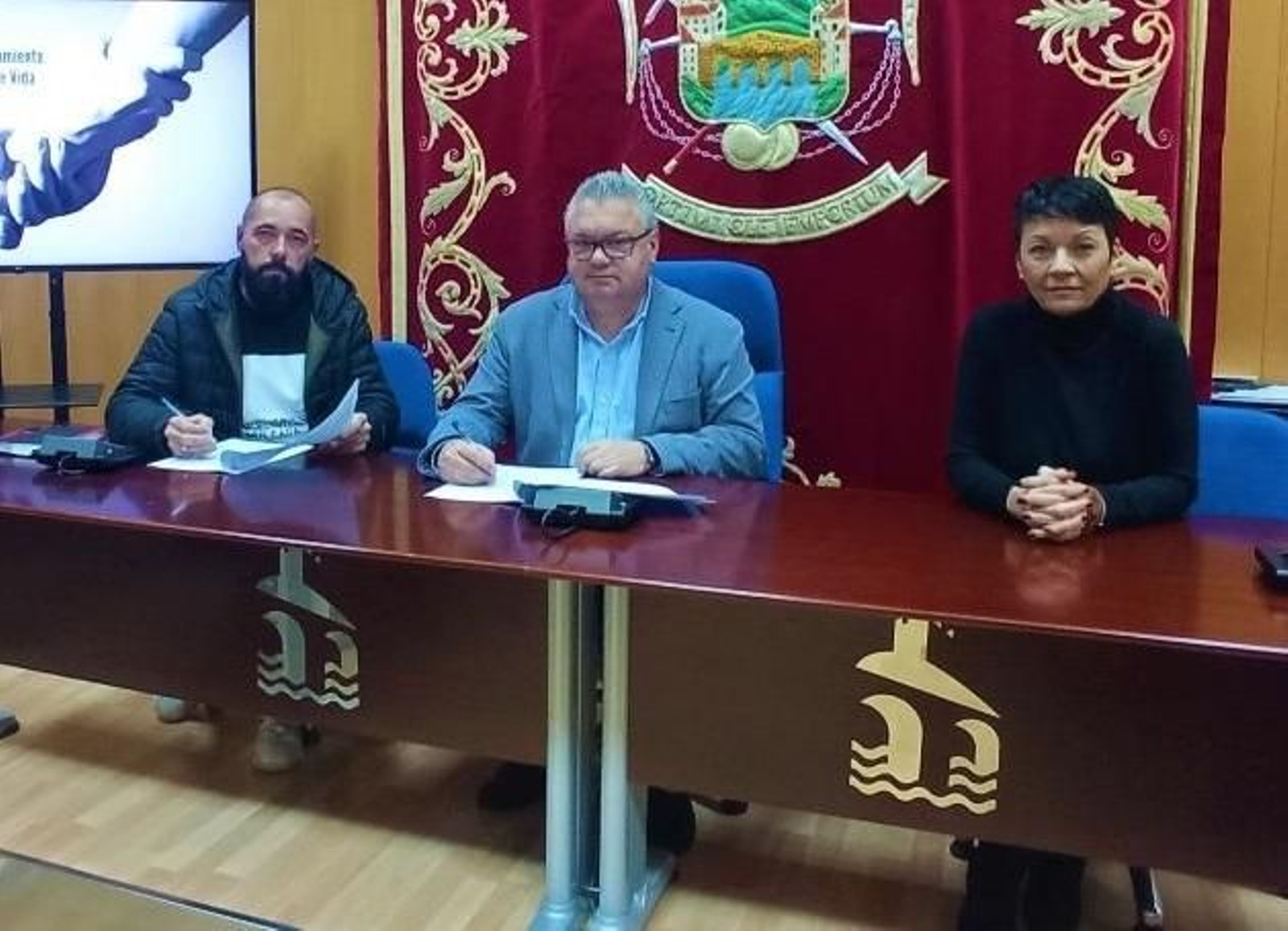 Un momento de la firma del acuerdo.