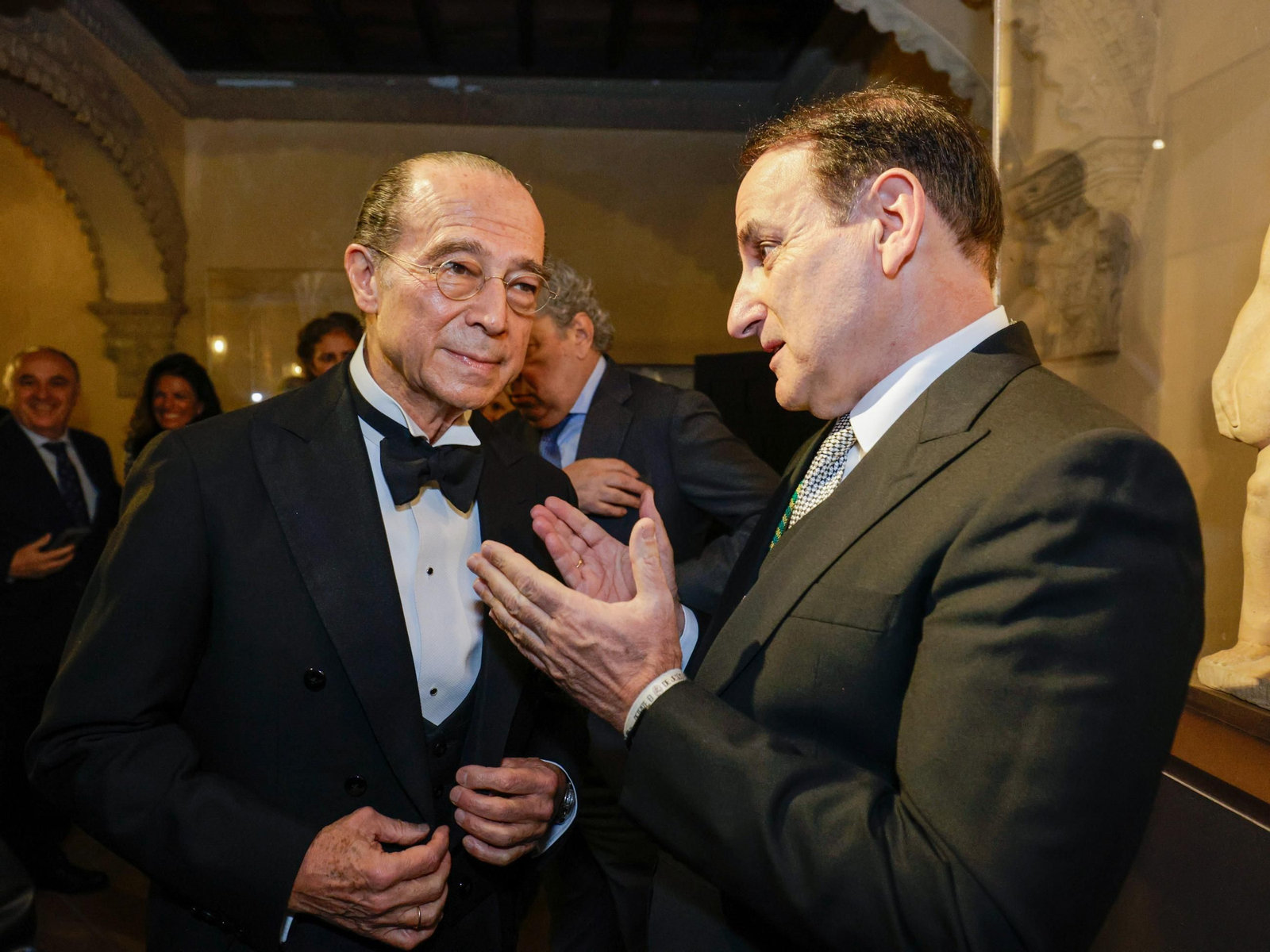 Las imágenes del ingreso en la Academia de Ciencias Sociales y del Medio Ambiente, Antonio Vázquez, apadrinado por José Damián Bogas