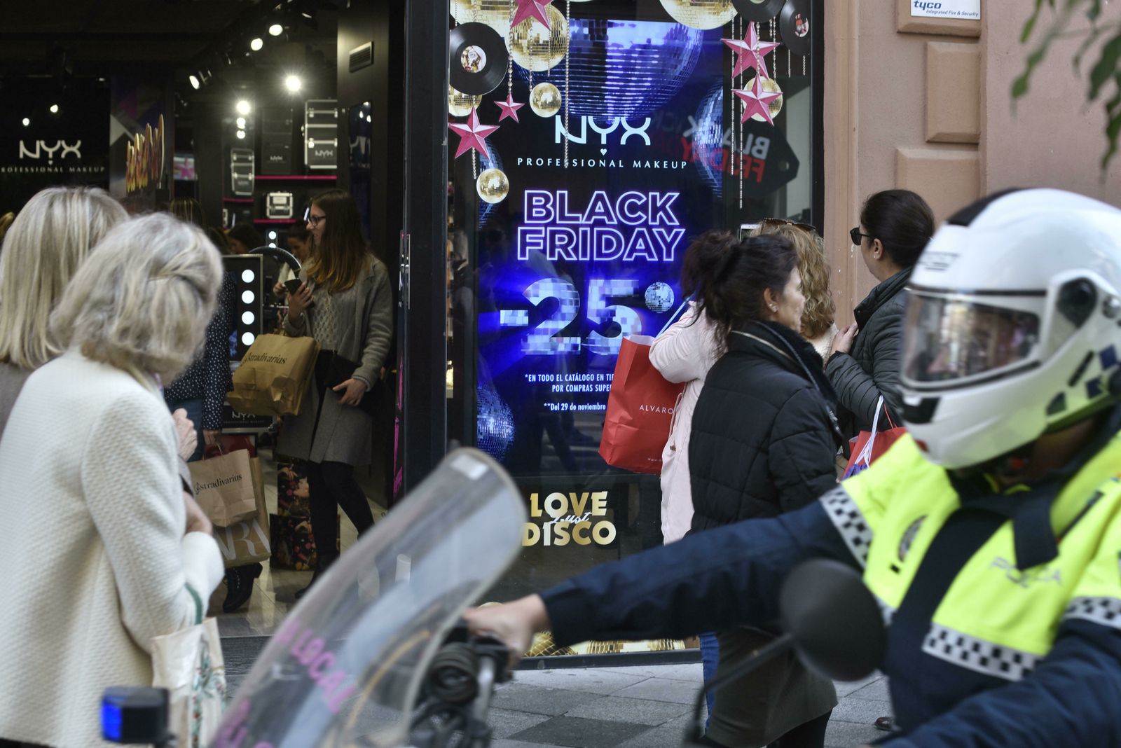 Los sevillanos inundan las tiendas este Black Friday