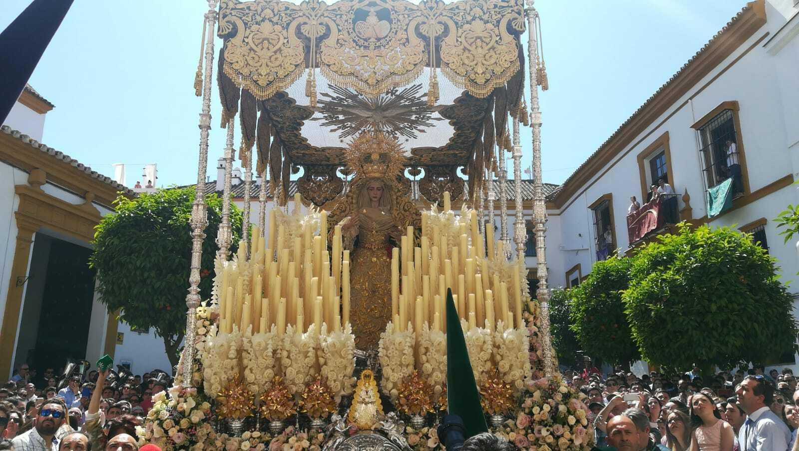 Las imágenes del Lunes Santo en Sevilla