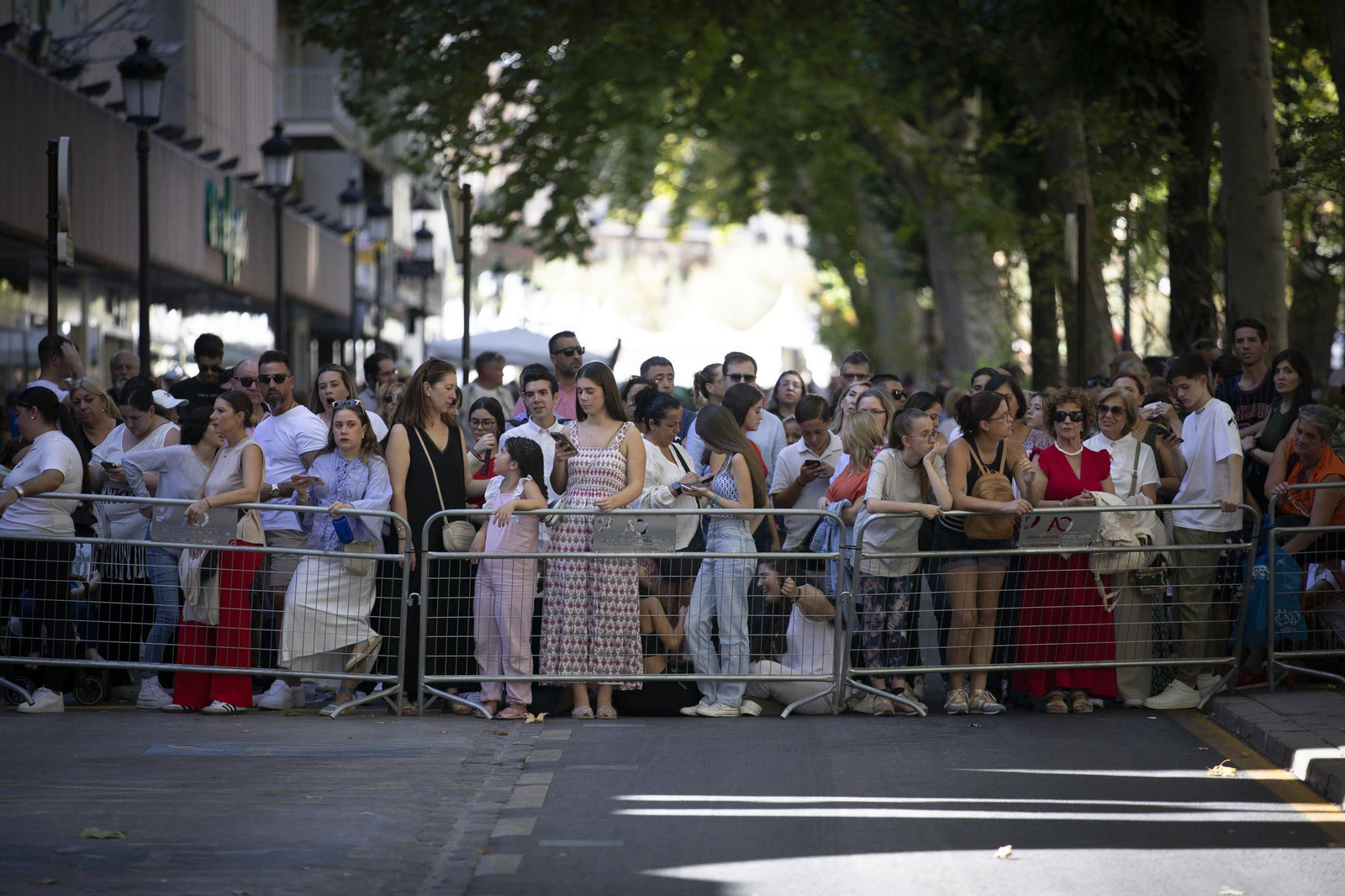La procesión de la Virgen de las Angustias por Granada, en imágenes