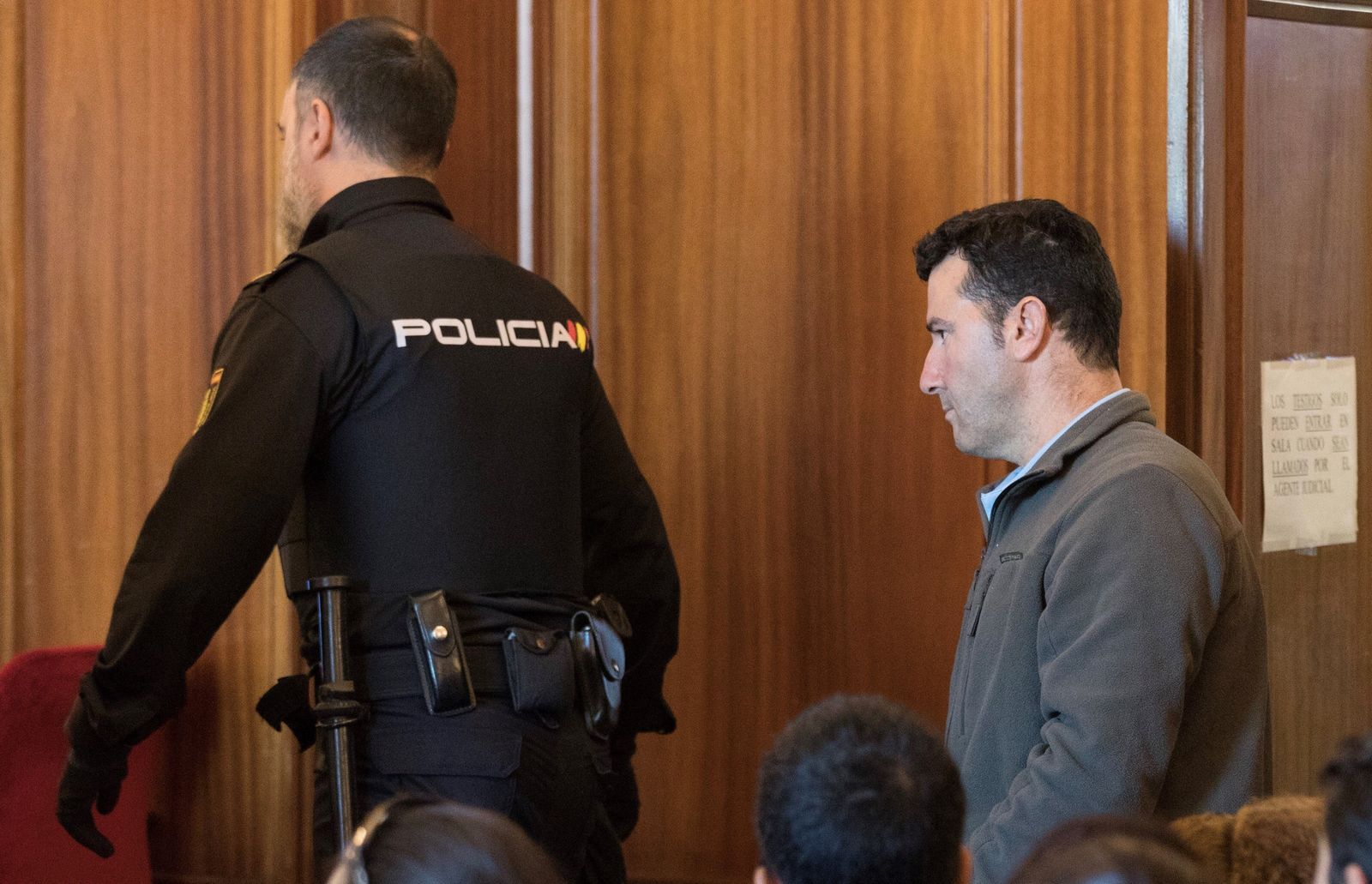 El  acusado del asesinato de su ex mujer María del Castillo Vargas acompañado por la Policía