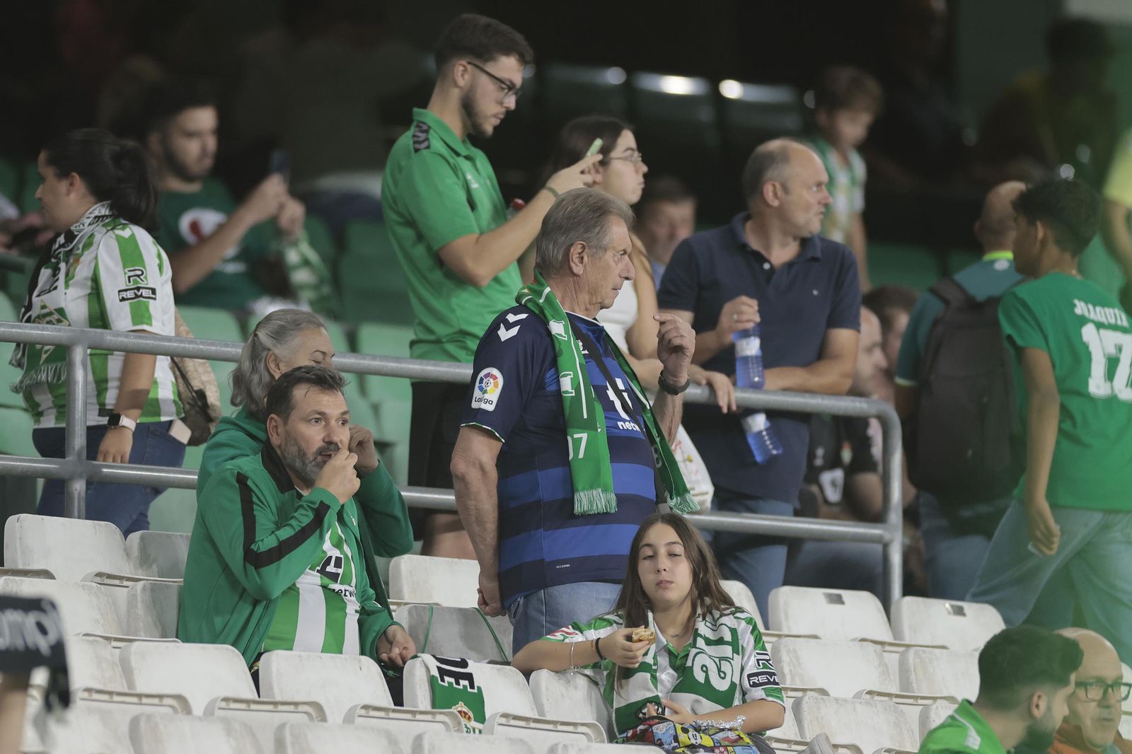 Búscate en las fotos del Betis-Copenhague