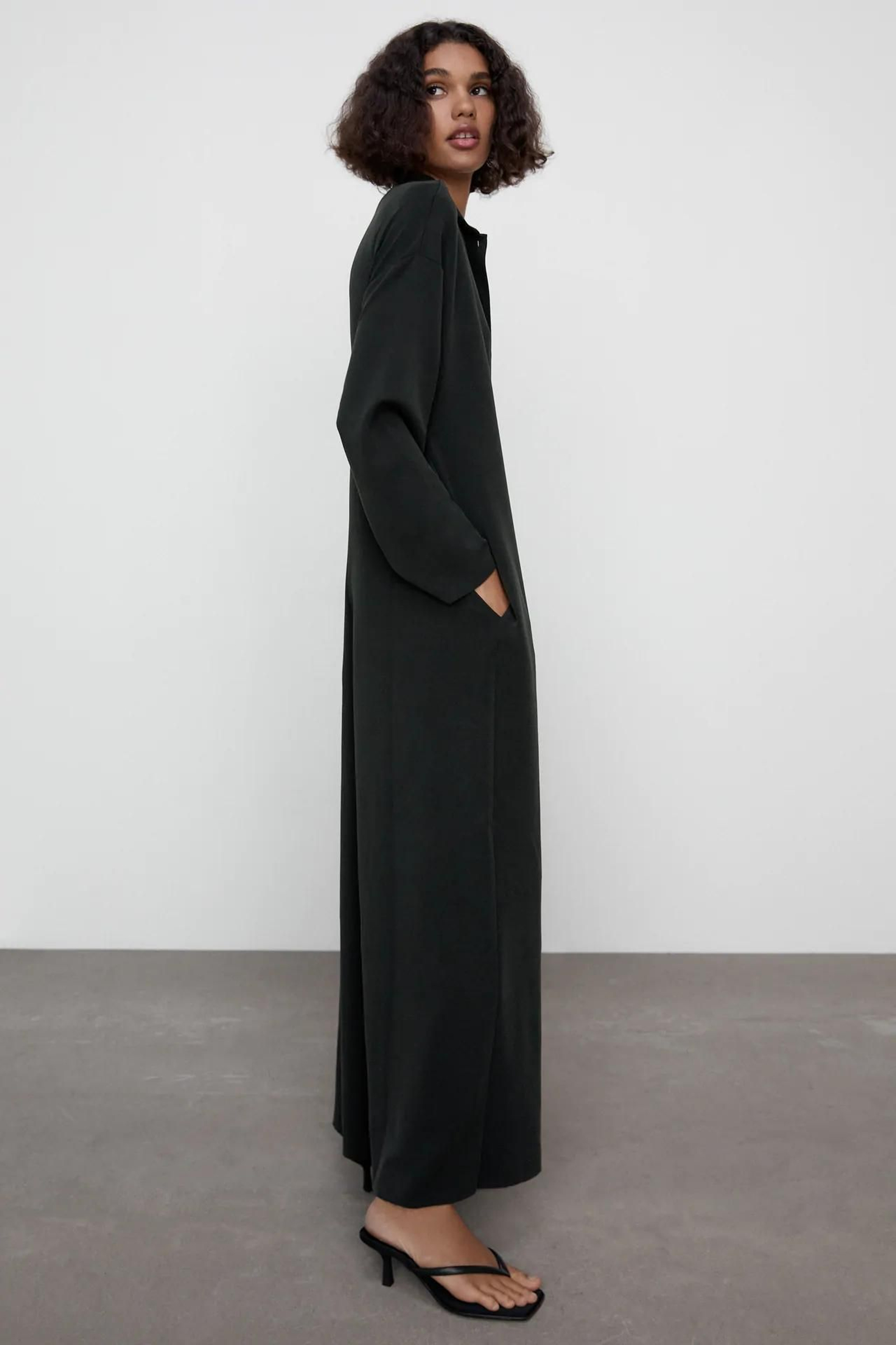 El mono 'oversize' de Zara.