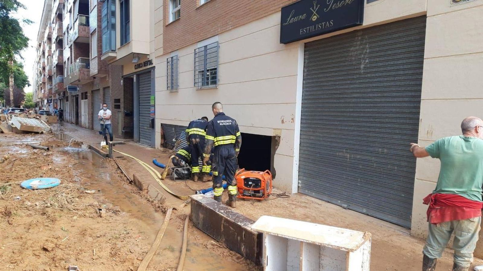 Las imágenes de los almerienses desplazados a la zona cero de Valencia