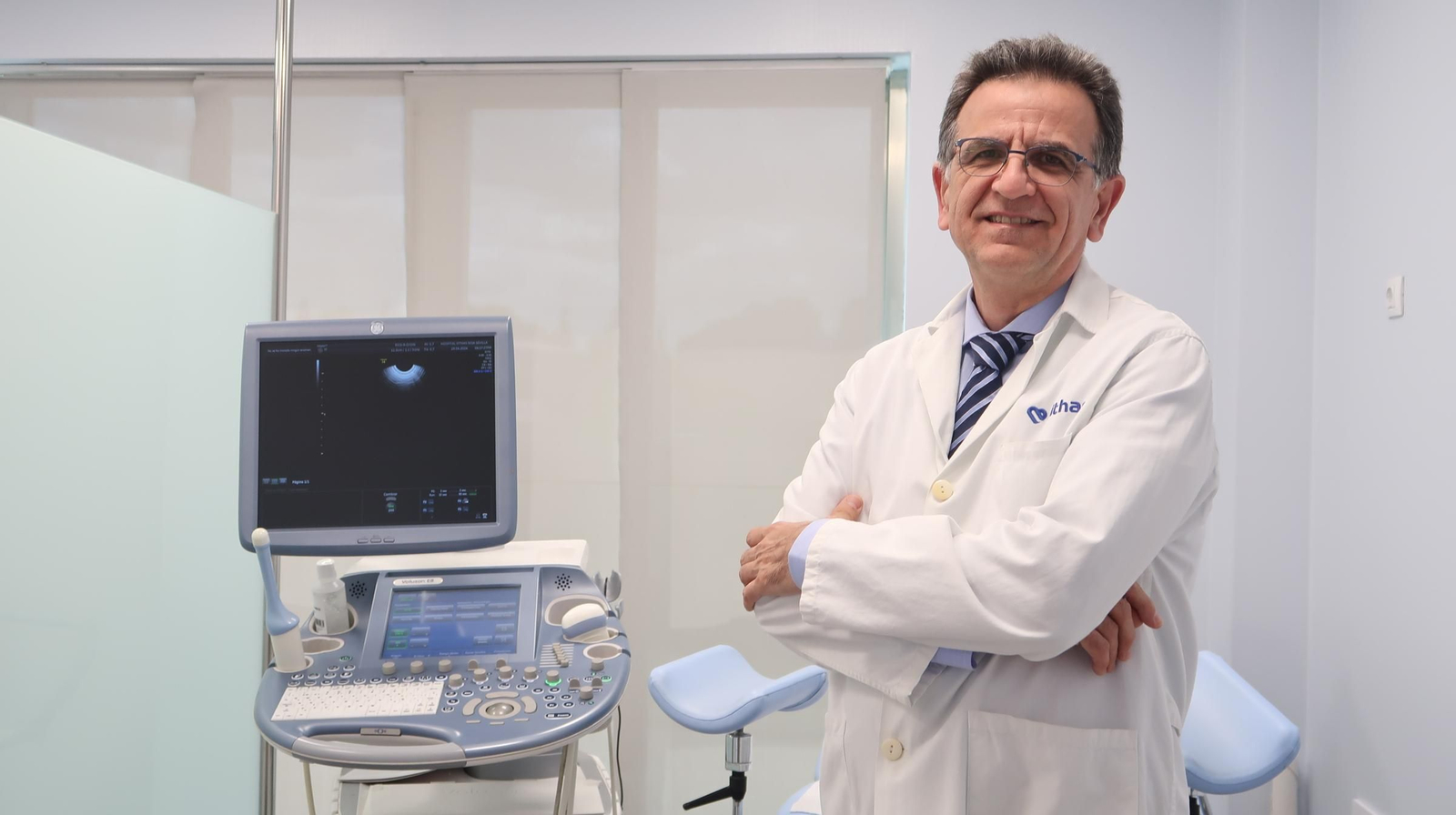 El doctor Luis Carlos García, especialista en obstetricia y ginecología de Vithas Sevilla.