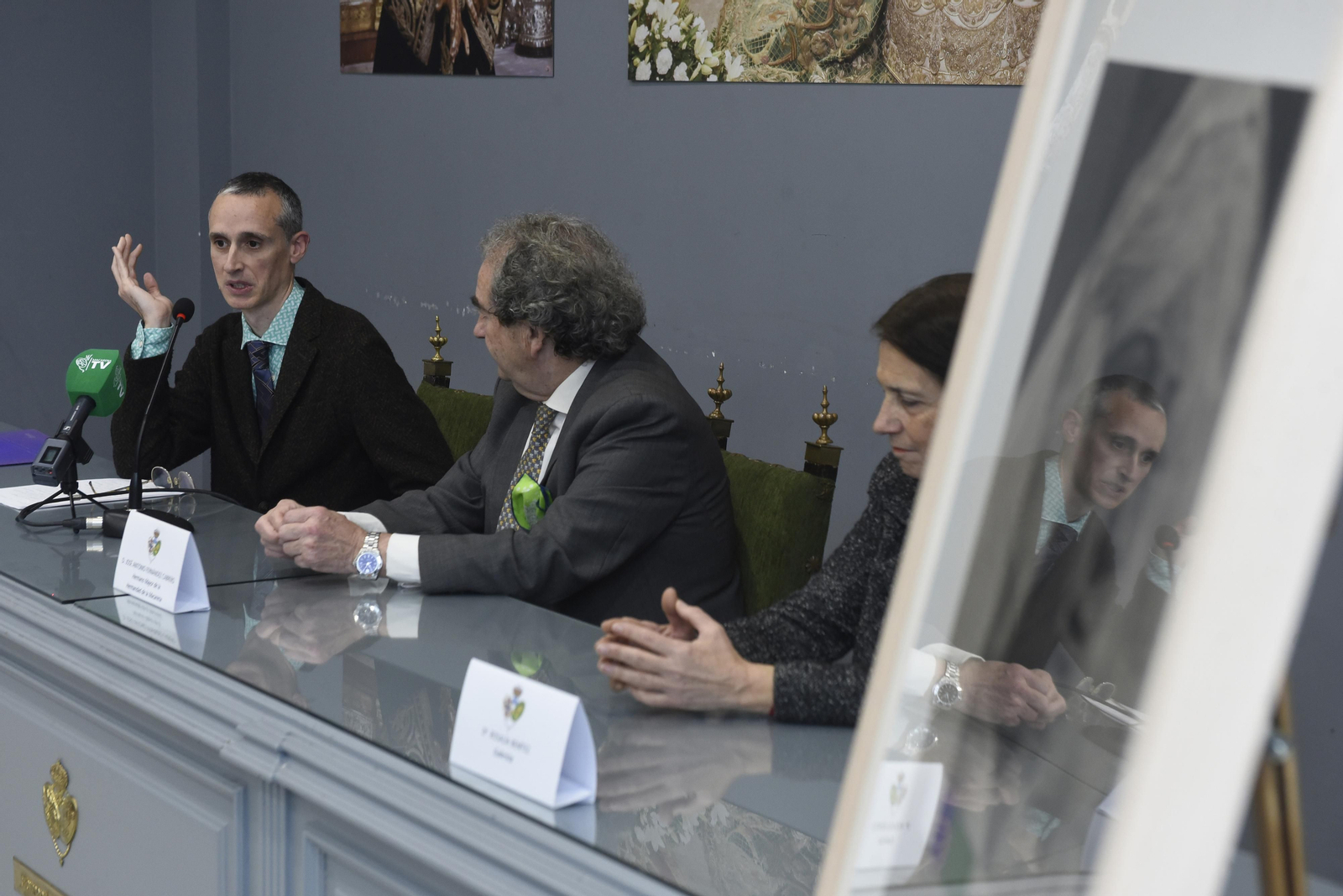 Imágenes de la presentación del cartel de la Hermandad de la Macarena