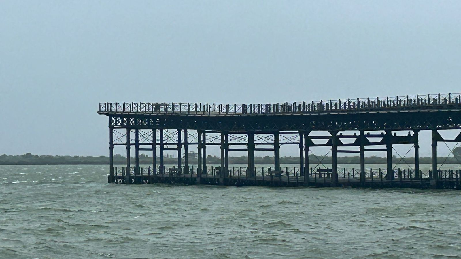 El río Odiel en el muelle de la Riotinto.