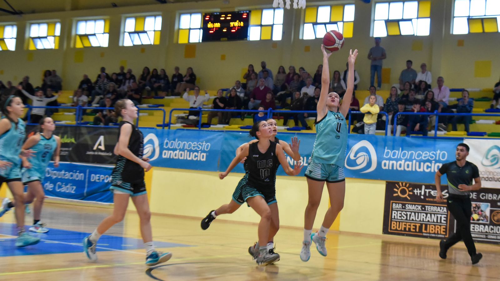 Las fotos de la segunda jornada del Andaluz infantil femenino de baloncesto en La Línea
