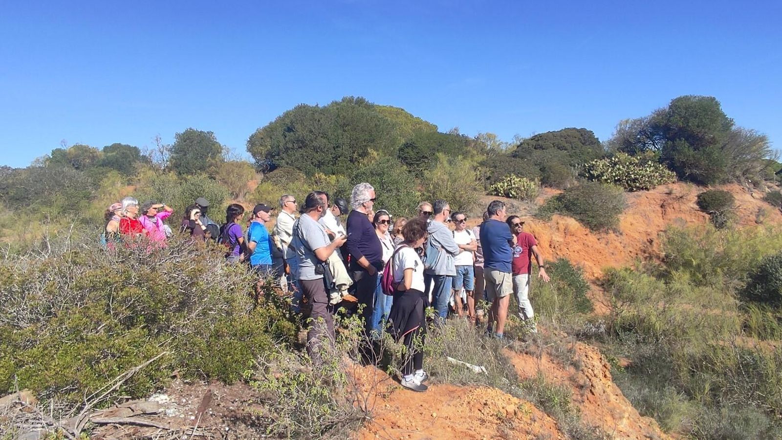 Otra imagen del recorrido, en el talud de la antigua playa de El Aculadero.