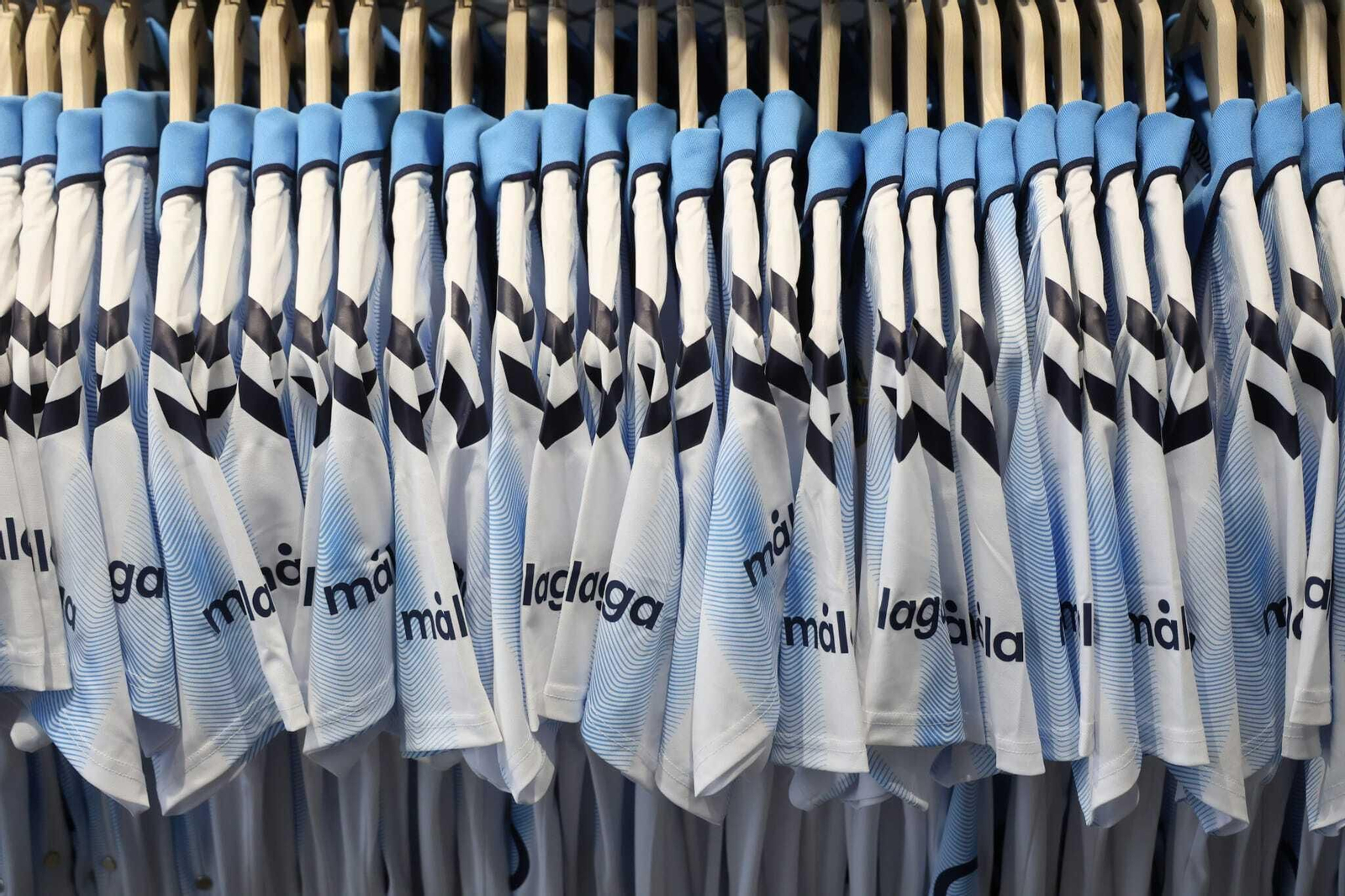 Camisetas Málaga CF 2023/24: La piel, al descubierto