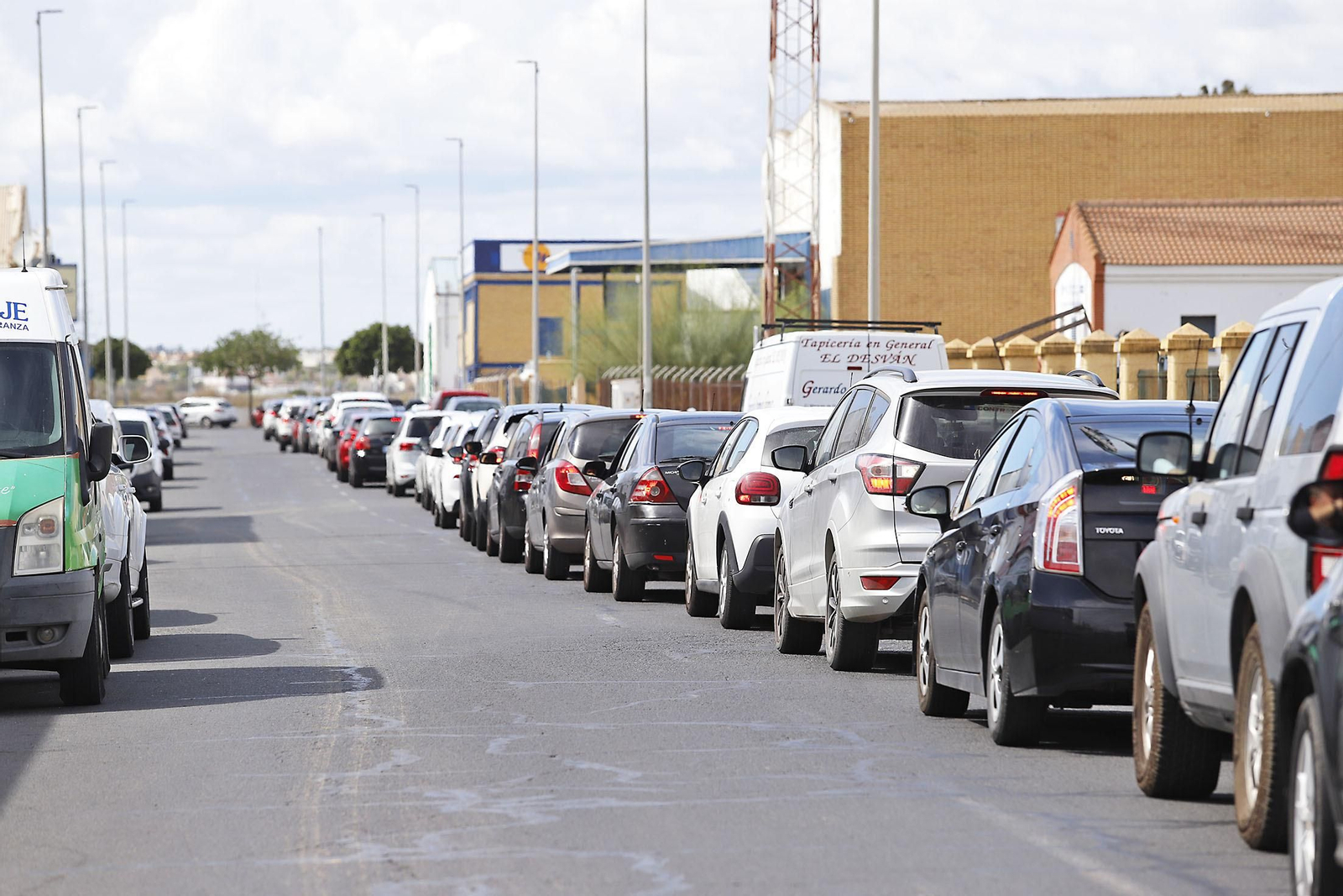 Retenciones y atascos ocasionados por el inicio de las obras del puente del Odiel