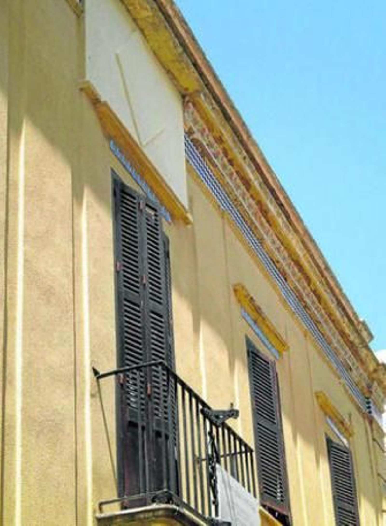 Correos luce un rombo sobre la zona del antiguo escudo.
