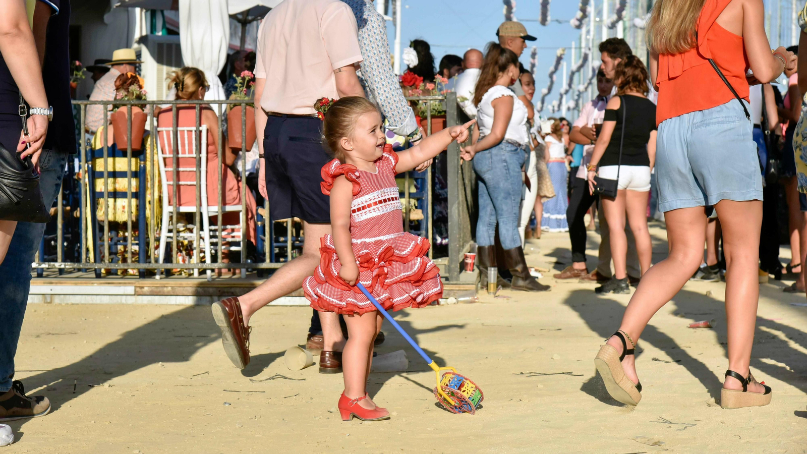 Ambiente en las casetas en el Domingo Rociero