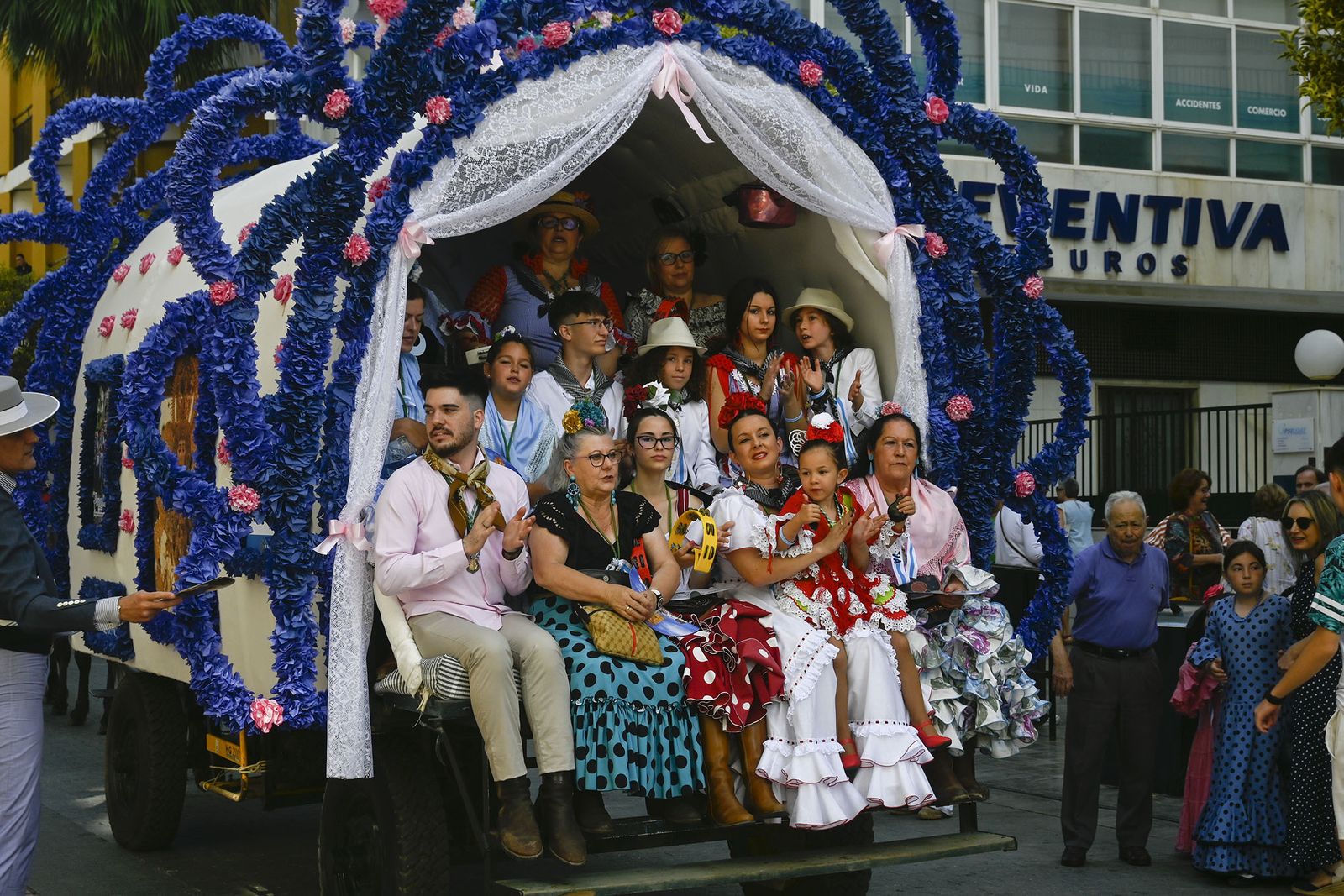 Todos los rocieros de la comitiva de la Hermandad de Huelva, en imágenes