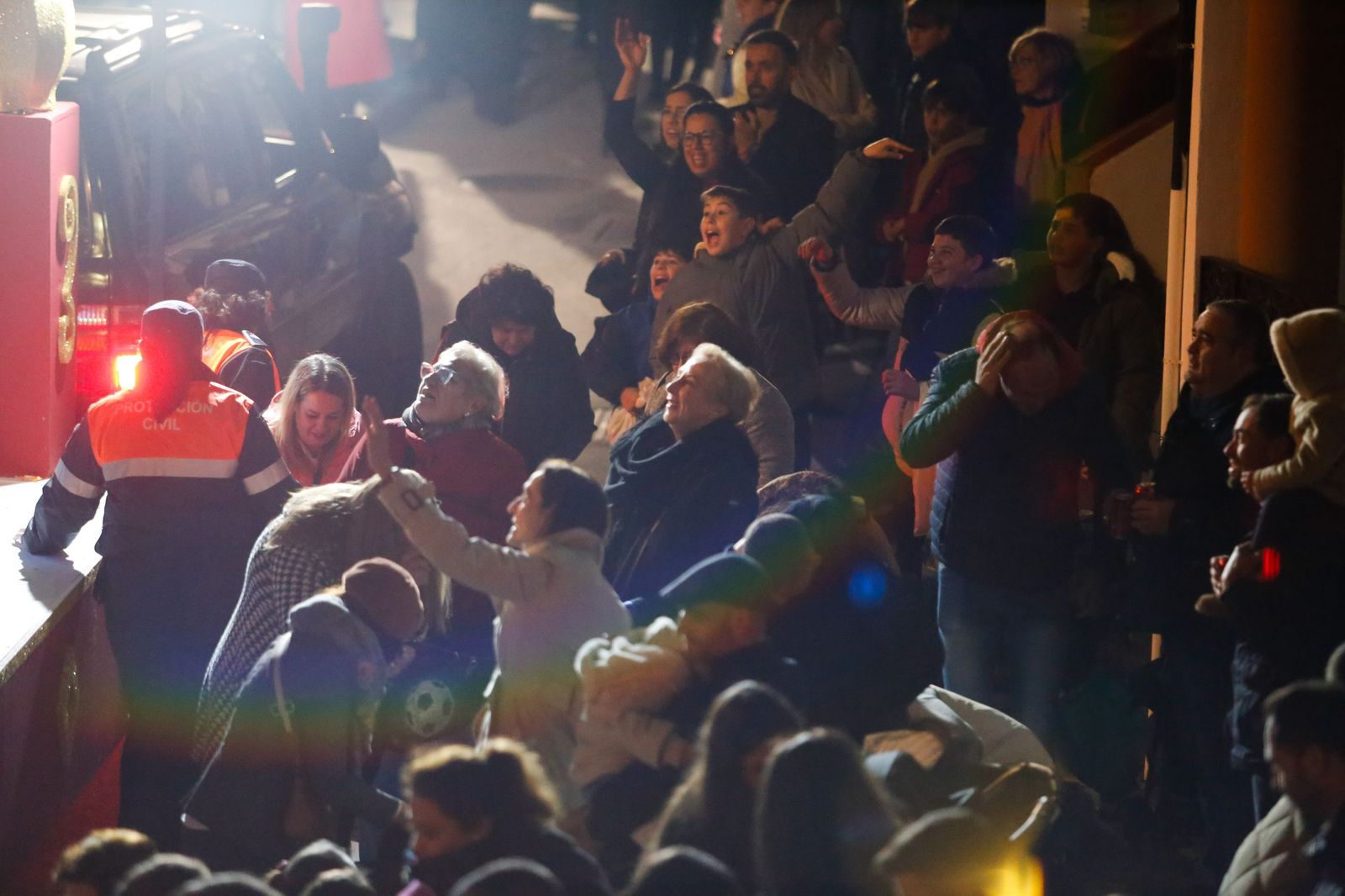Búscate en las fotos de la cabalgata de Reyes Magos 2026 en Los Barrios