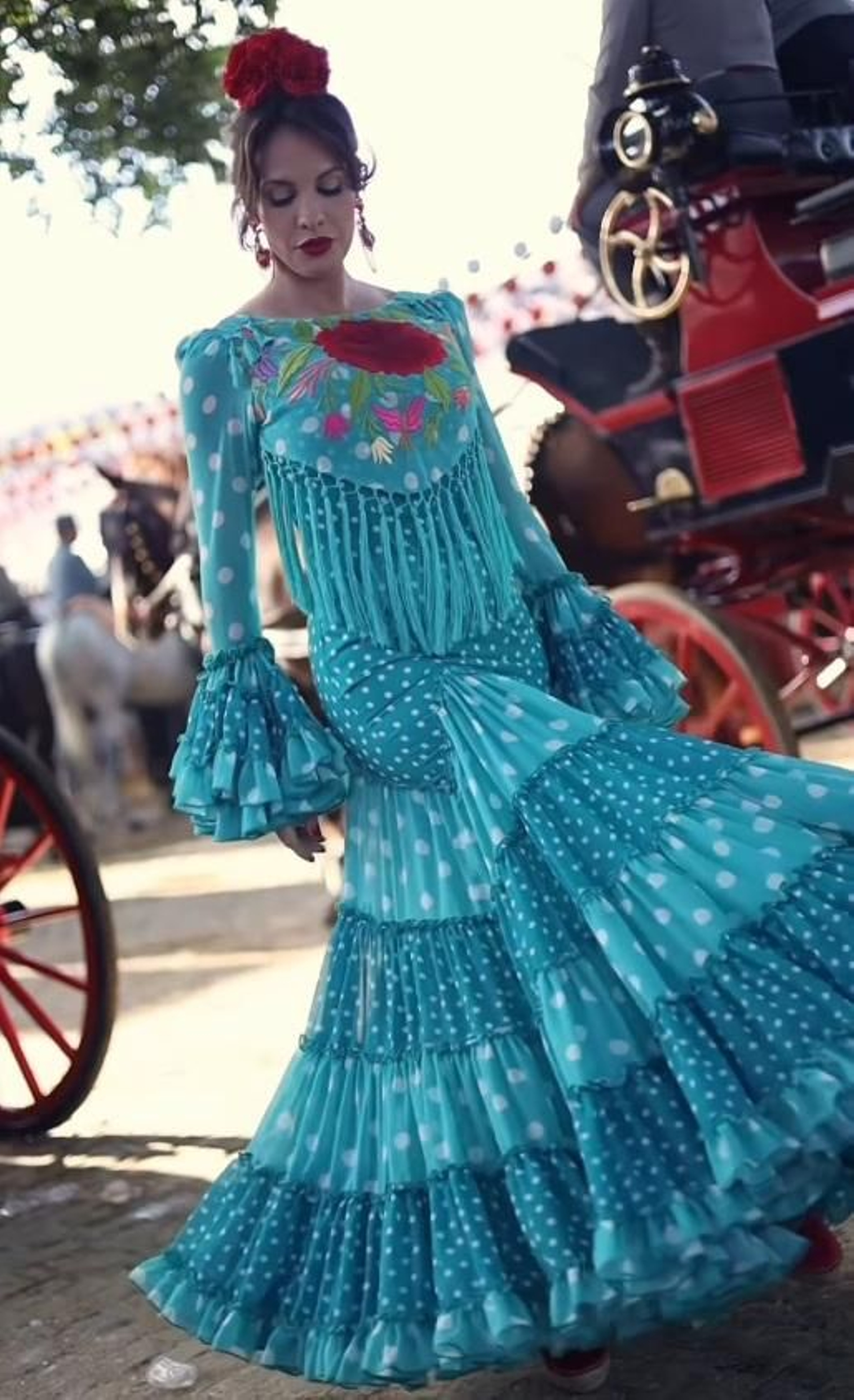 Jessica Bueno vestida de flamenca en la Feria de Abril.