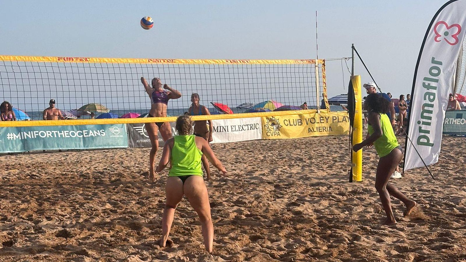 Una jugada durante el desarrollo de la competición en categoría femenina.