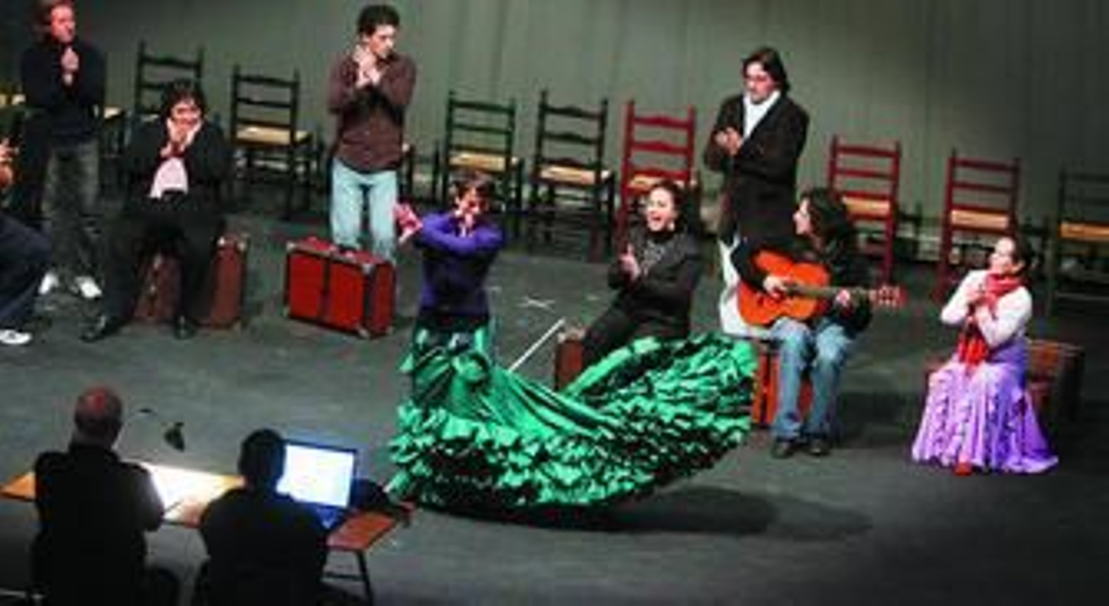 Leonor Leal se deja la piel en los ensayos del espectáculo junto a parte del elenco, ayer, en el Teatro Villamarta.
