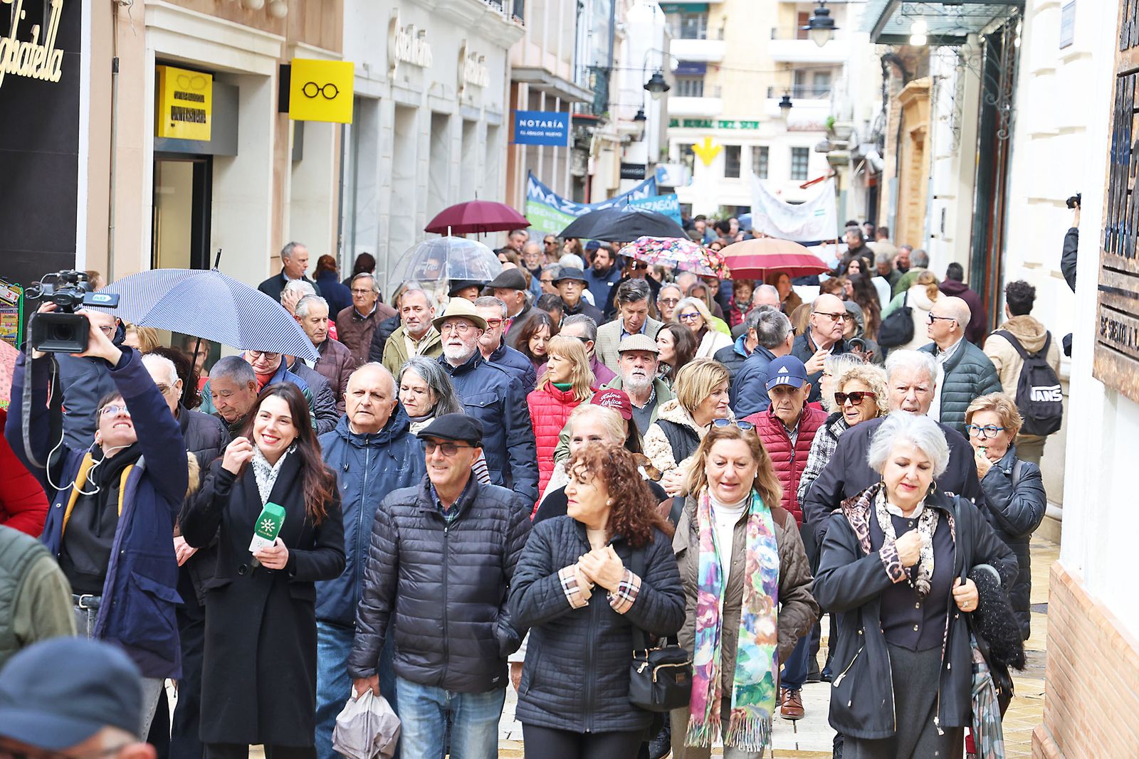 Fotografías de la manifestación en Huelva para exigir la regeneración de las playas