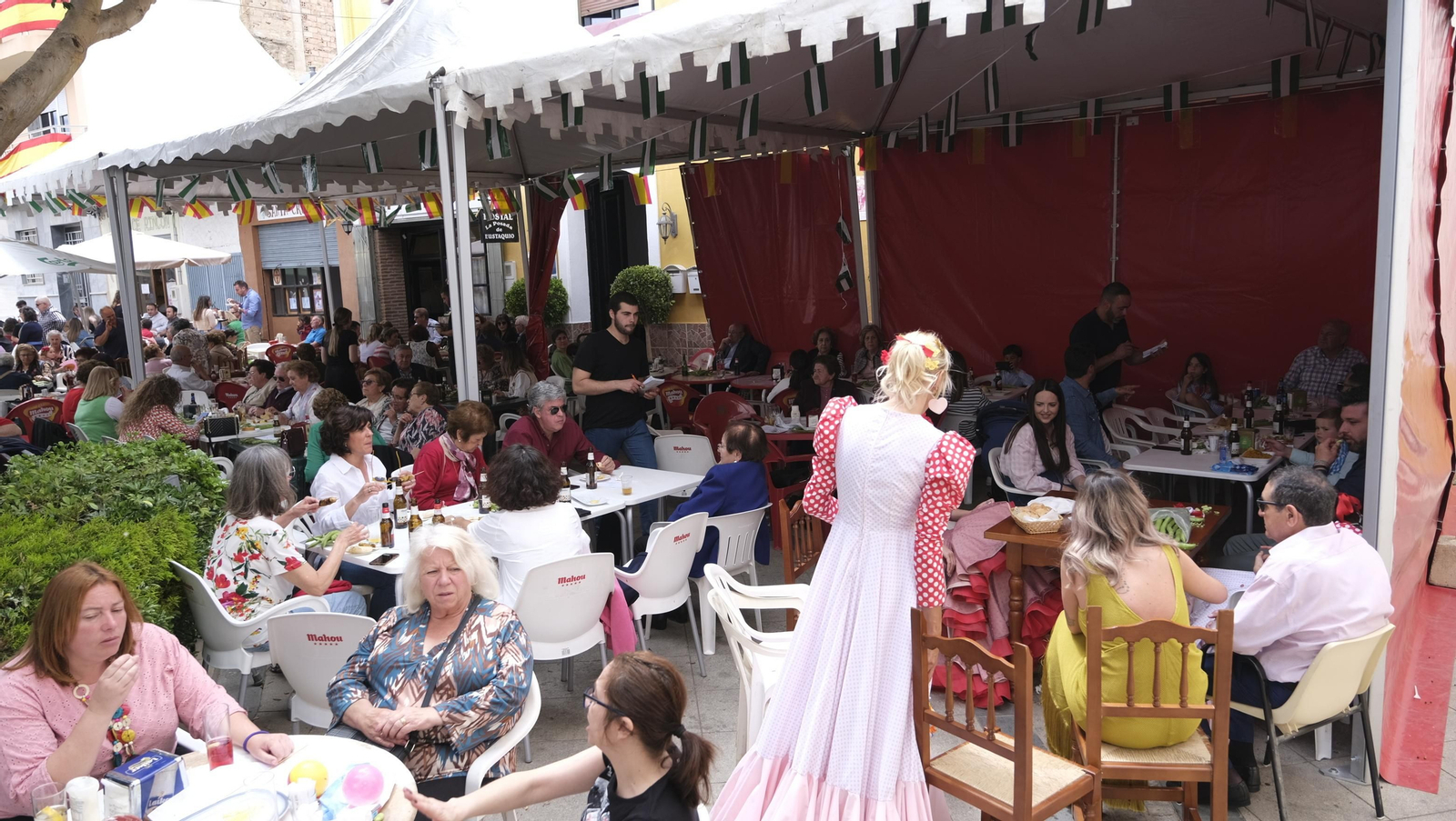 Imágenes de la paella popular en las Fiestas de Canjáyar