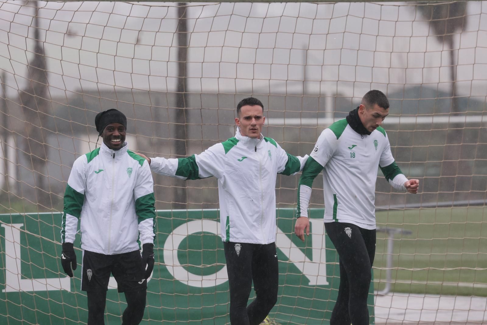 Adilson, Diego Bri y Adri Fuentes, durante el entrenamiento de este pasado miércoles.