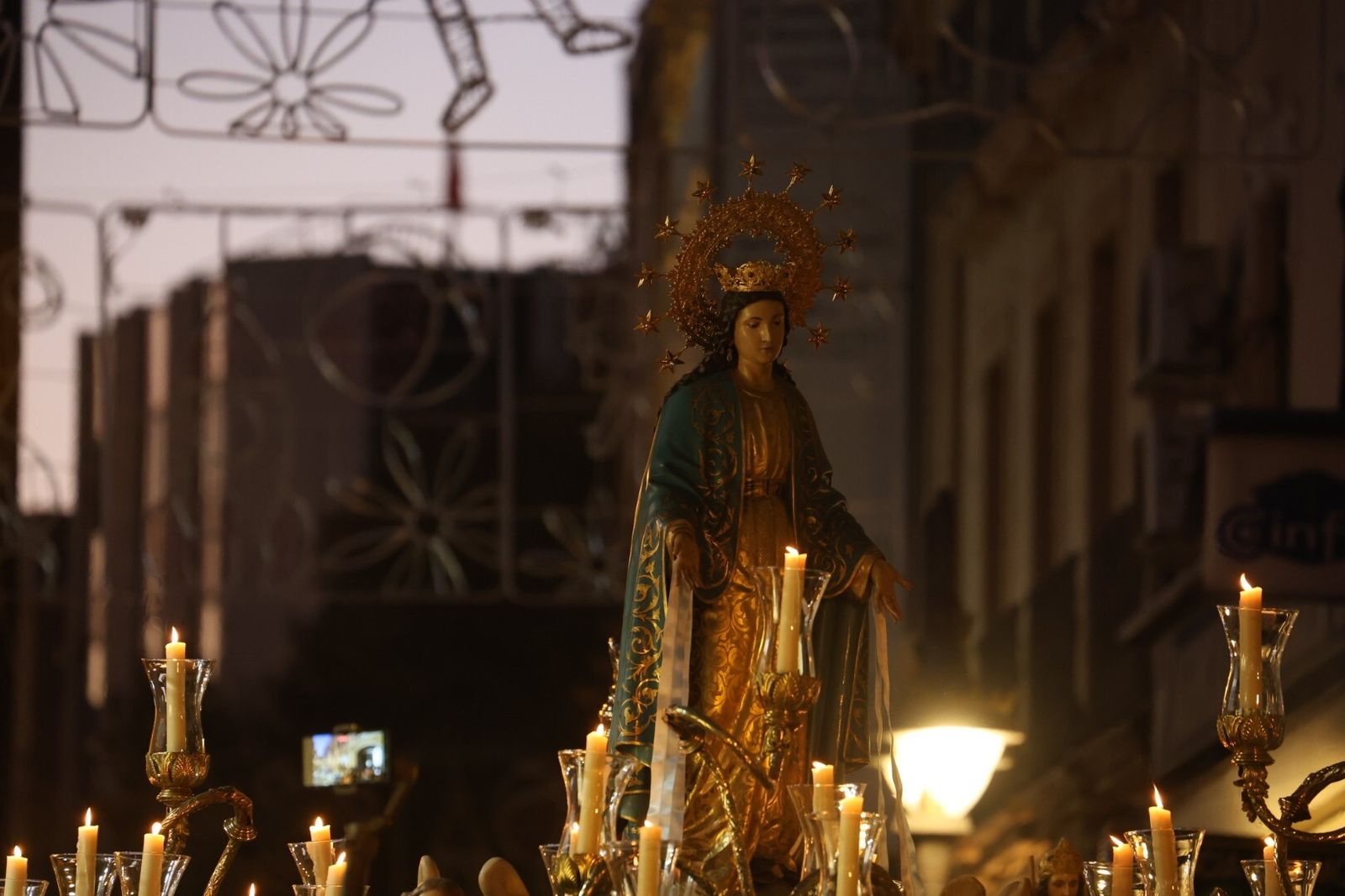 La procesión de la Virgen de la Milagrosa de Córdoba, en imágenes