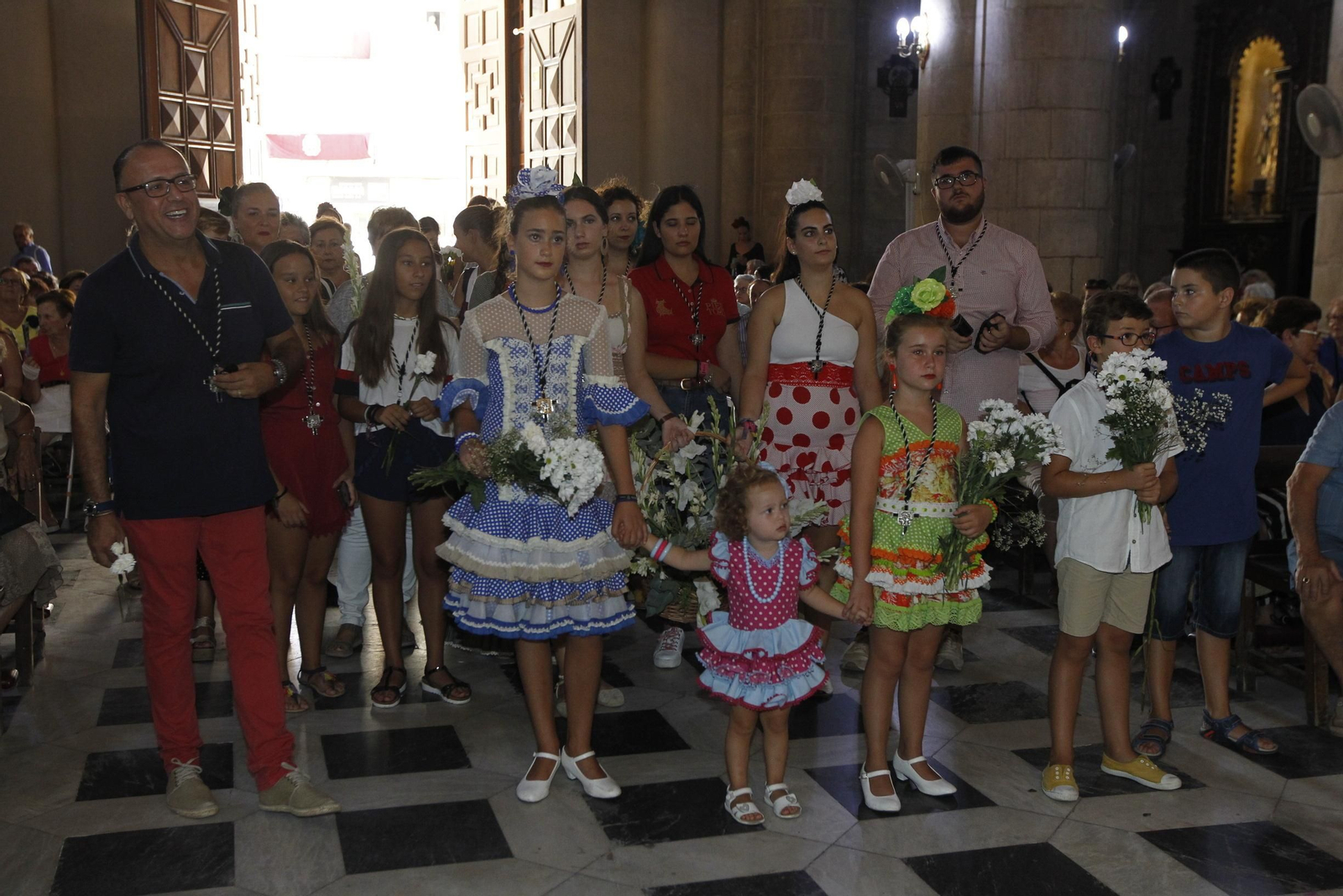 Fotogalería ofrenda floral a la Virgen del Mar. Feria de Almería 2019
