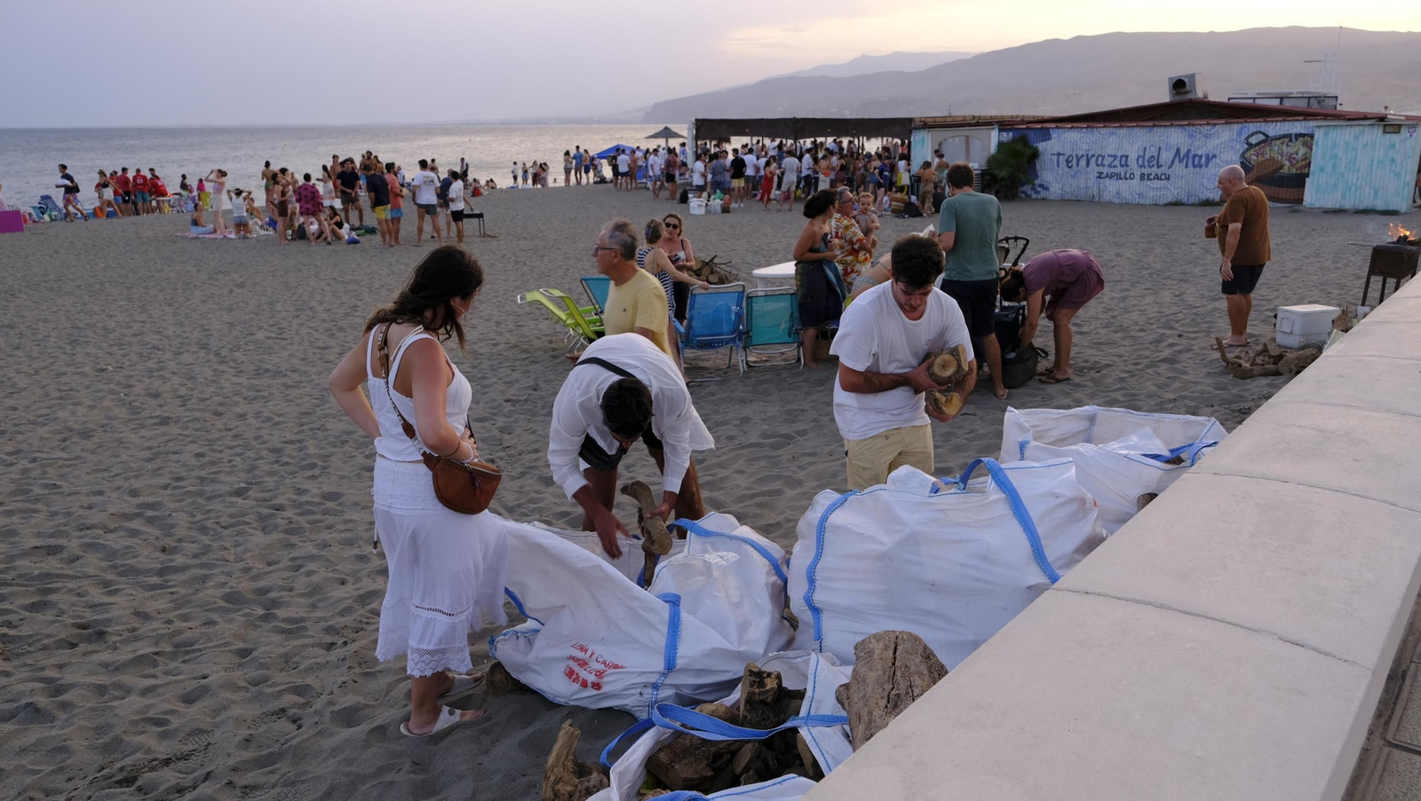 La Noche de San Juan en Almería, en imágenes