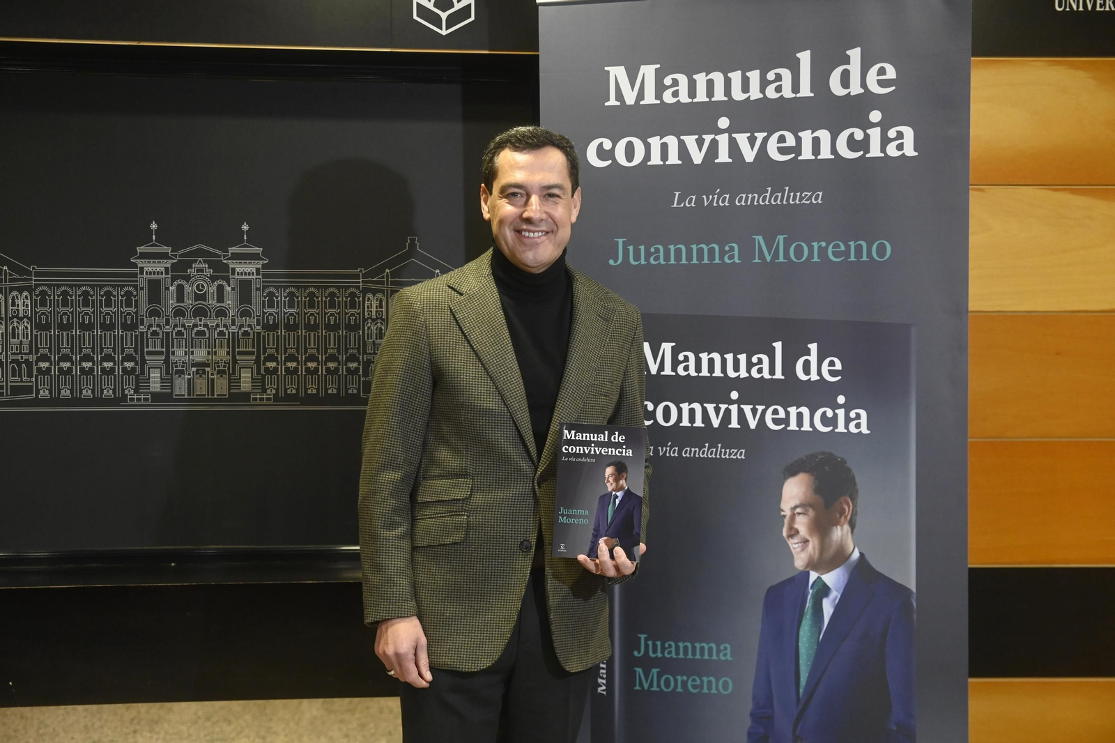 Juanma Moreno presenta en Córdoba su libro 'Manual de convivencia', en imágenes