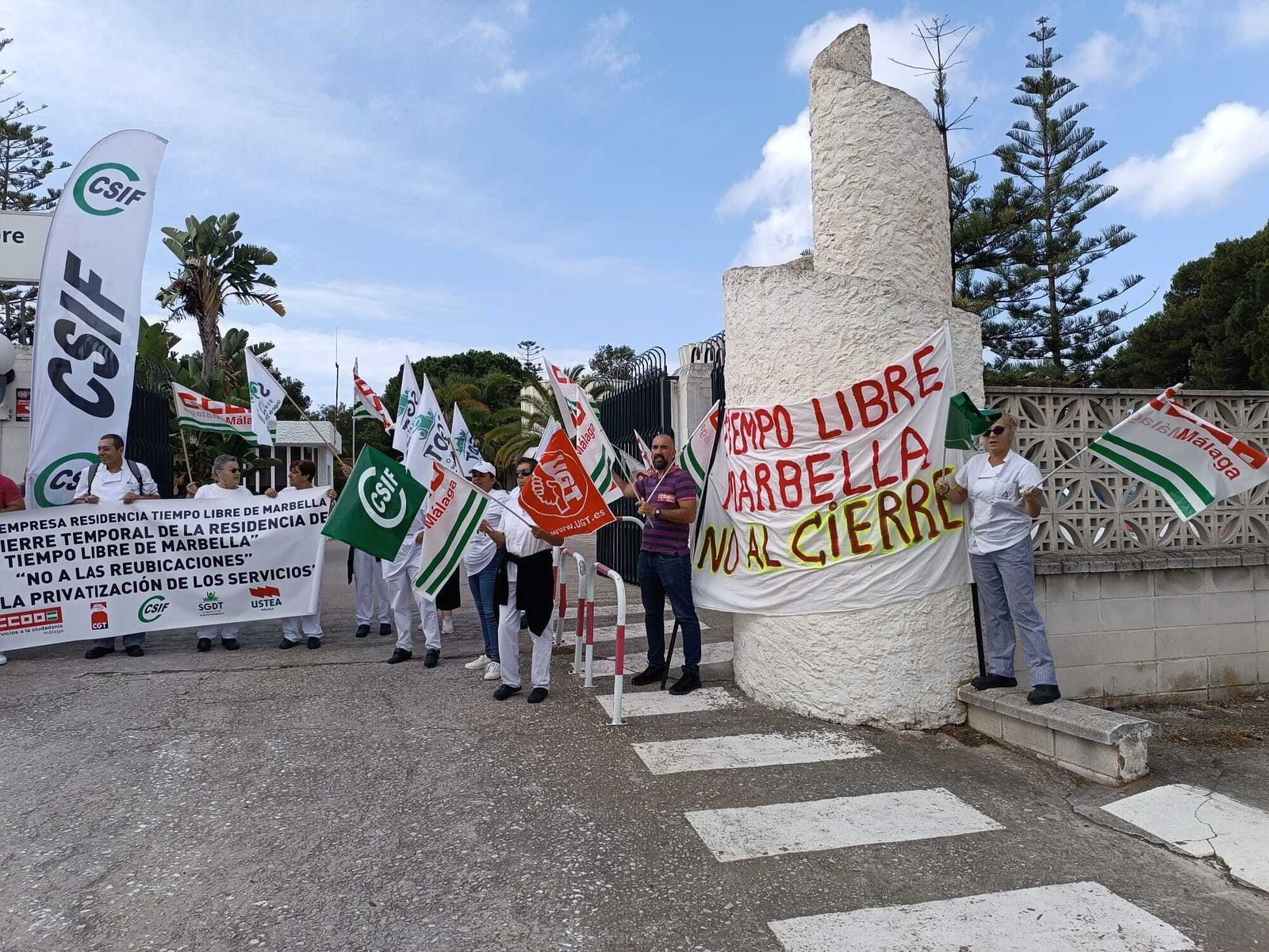 La concentración celebrada este viernes en la Residencia de Tiempo Libre de Marbella.