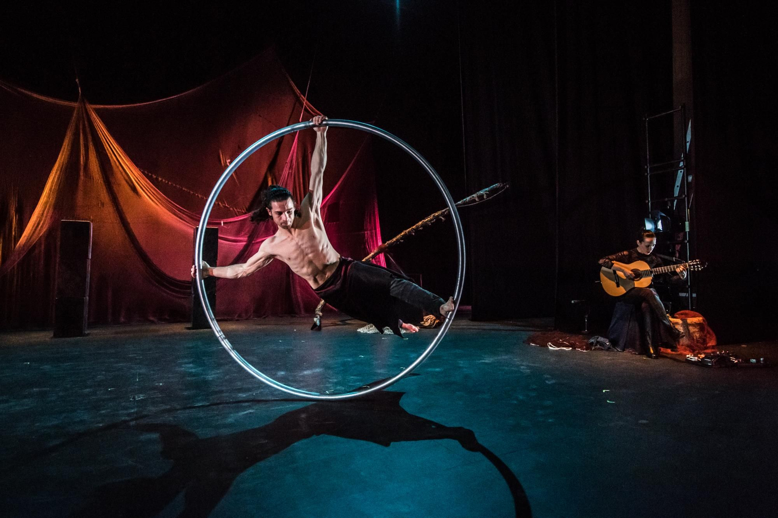 La compañía Zen del Sur presenta 'Órbita' en Mojácar.