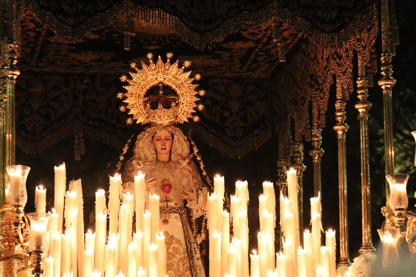 Amor y Caridad en el Viernes Santo de Málaga, en imágenes