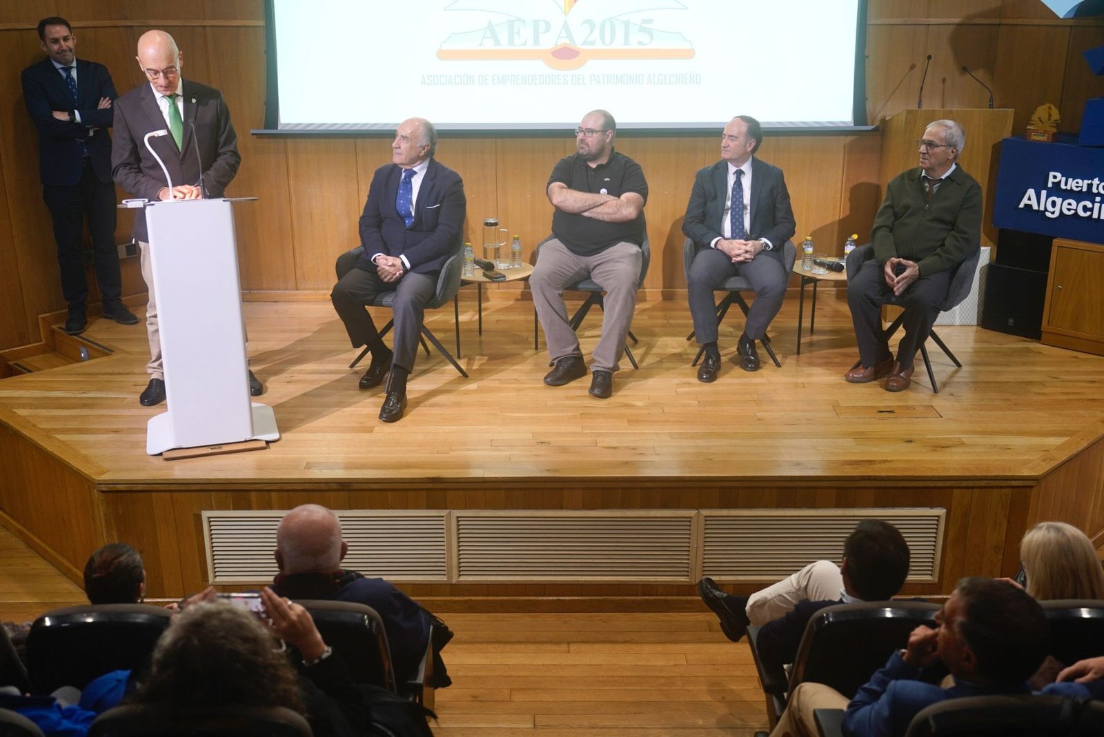 Fotos de la entrega del reconocimiento a Asier Unciti